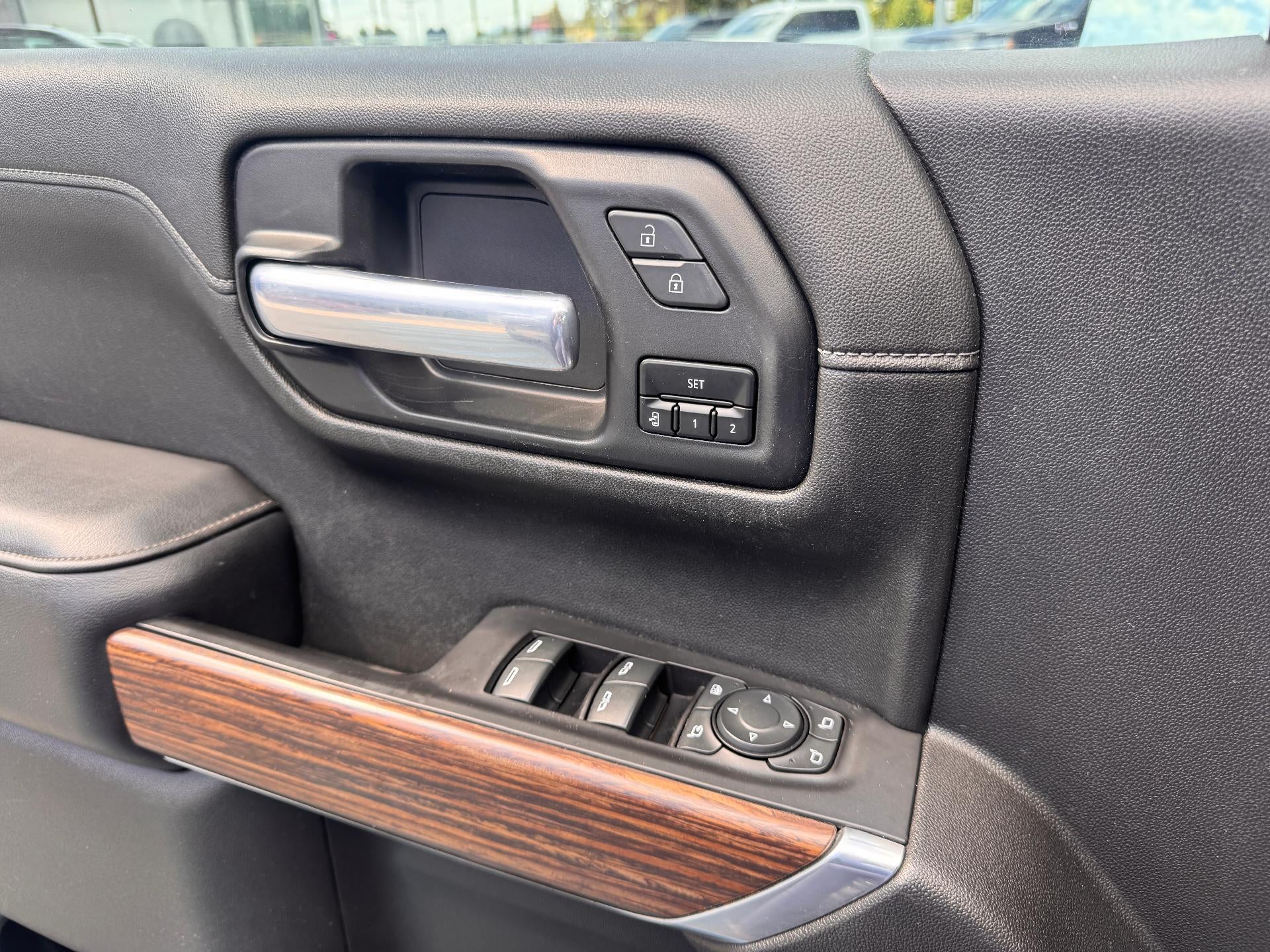 2021 Chevrolet Silverado 1500 HIGH COUNTRY / CREW / 6.2 LITER V8 / TECH PCKG / DELUXE PCKG / SHORT BOX