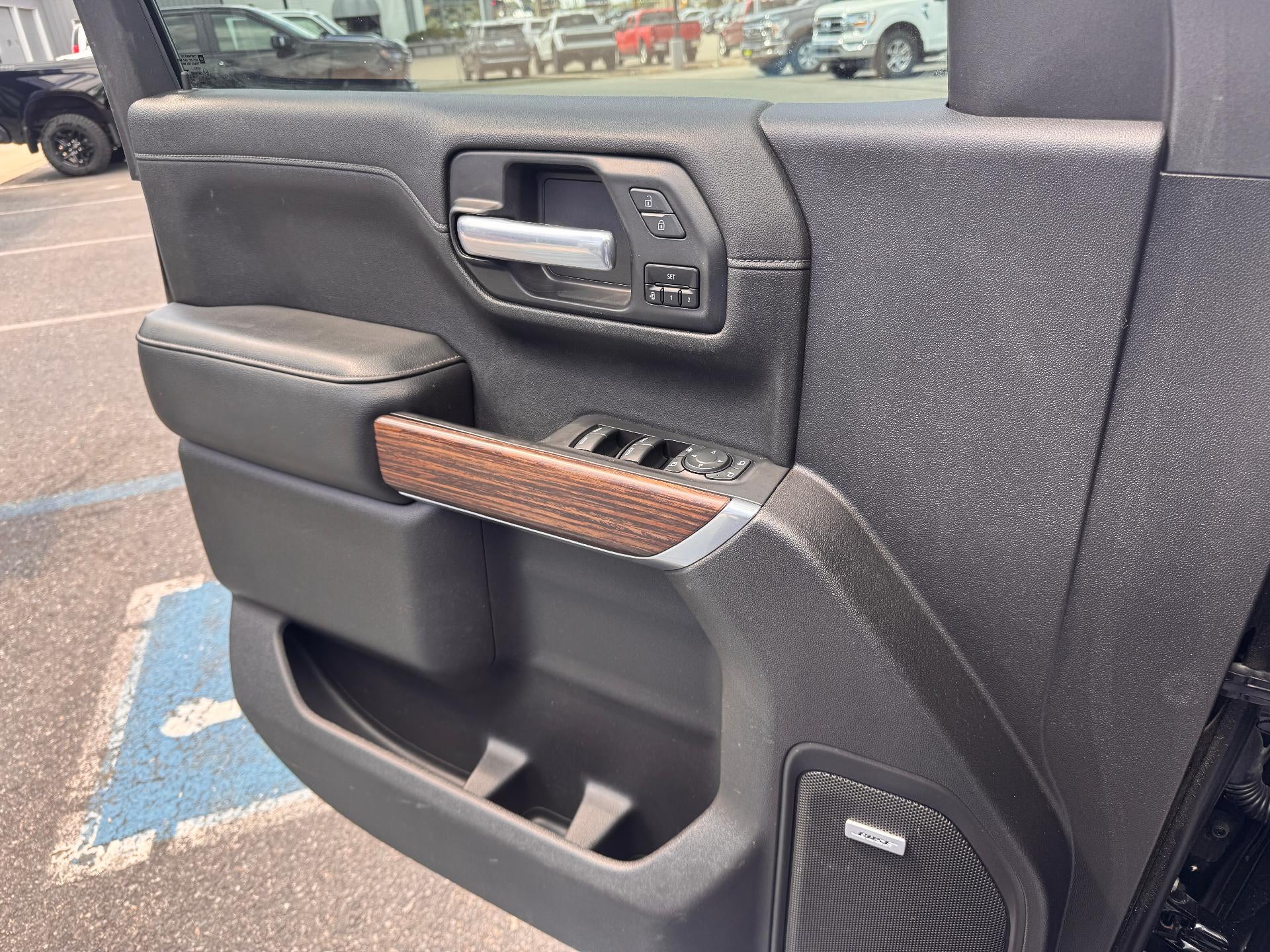2021 Chevrolet Silverado 1500 HIGH COUNTRY / CREW / 6.2 LITER V8 / TECH PCKG / DELUXE PCKG / SHORT BOX