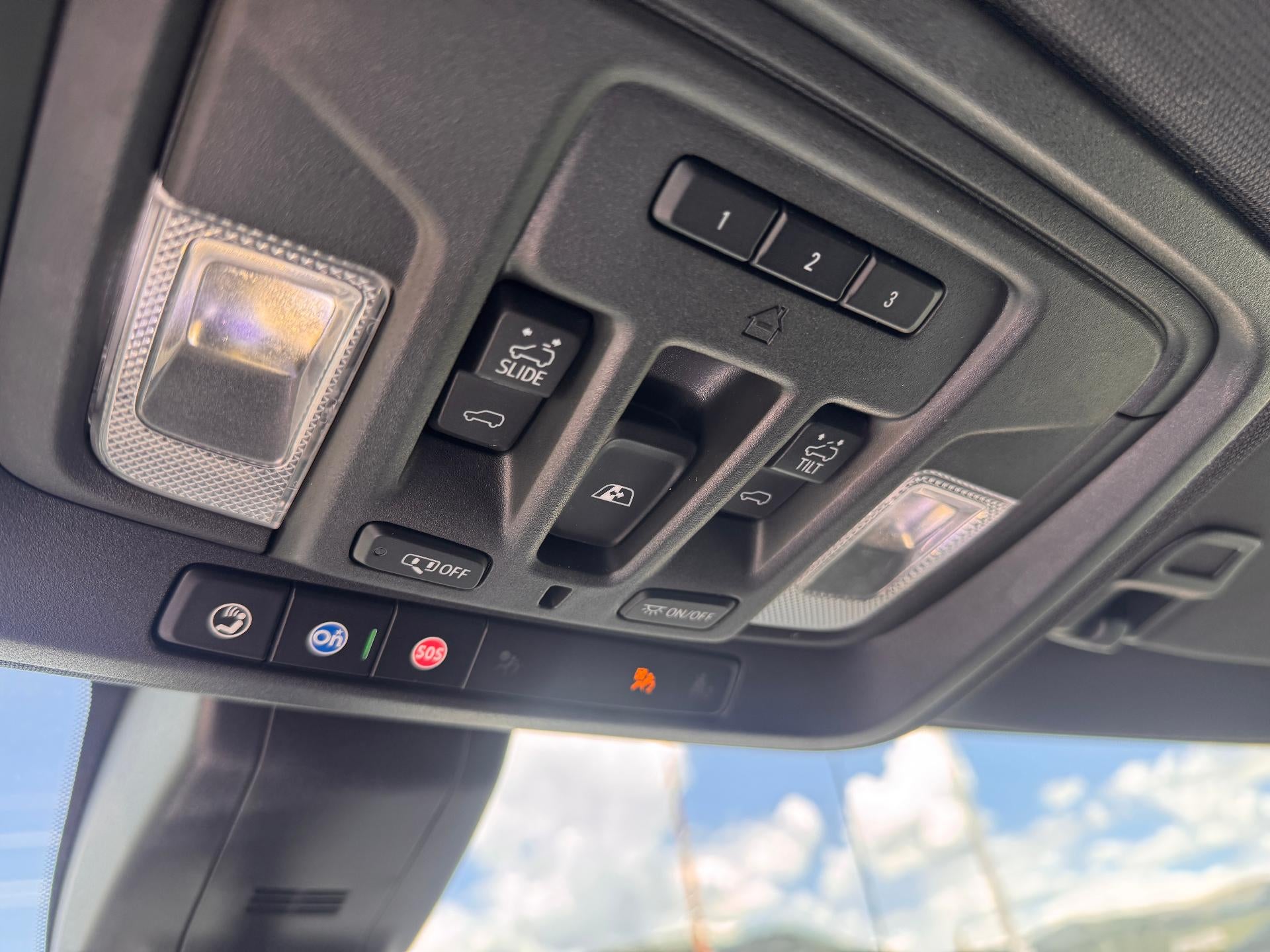 2021 Chevrolet Silverado 1500 HIGH COUNTRY / CREW / 6.2 LITER V8 / TECH PCKG / DELUXE PCKG / SHORT BOX