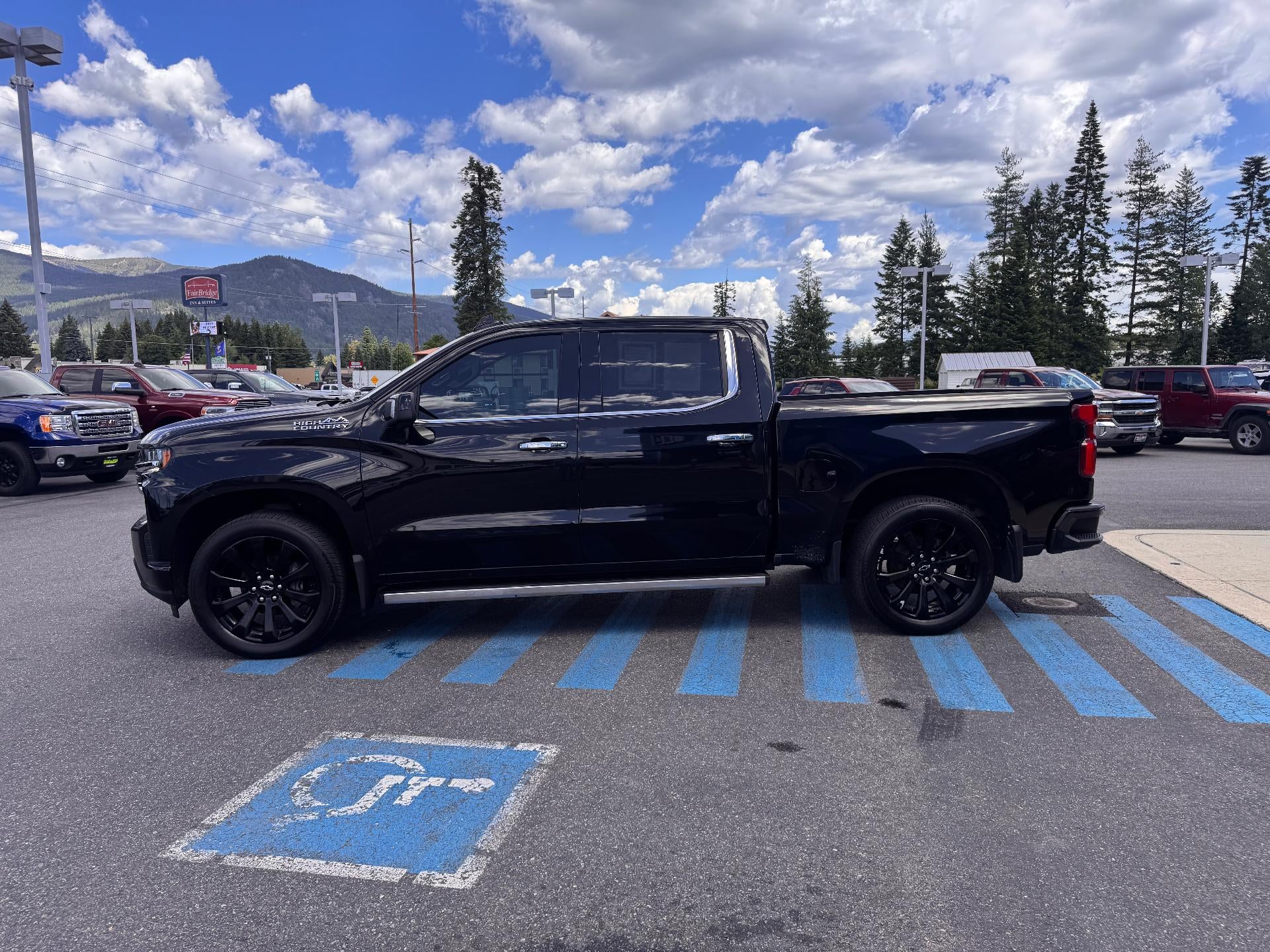 2021 Chevrolet Silverado 1500 HIGH COUNTRY / CREW / 6.2 LITER V8 / TECH PCKG / DELUXE PCKG / SHORT BOX