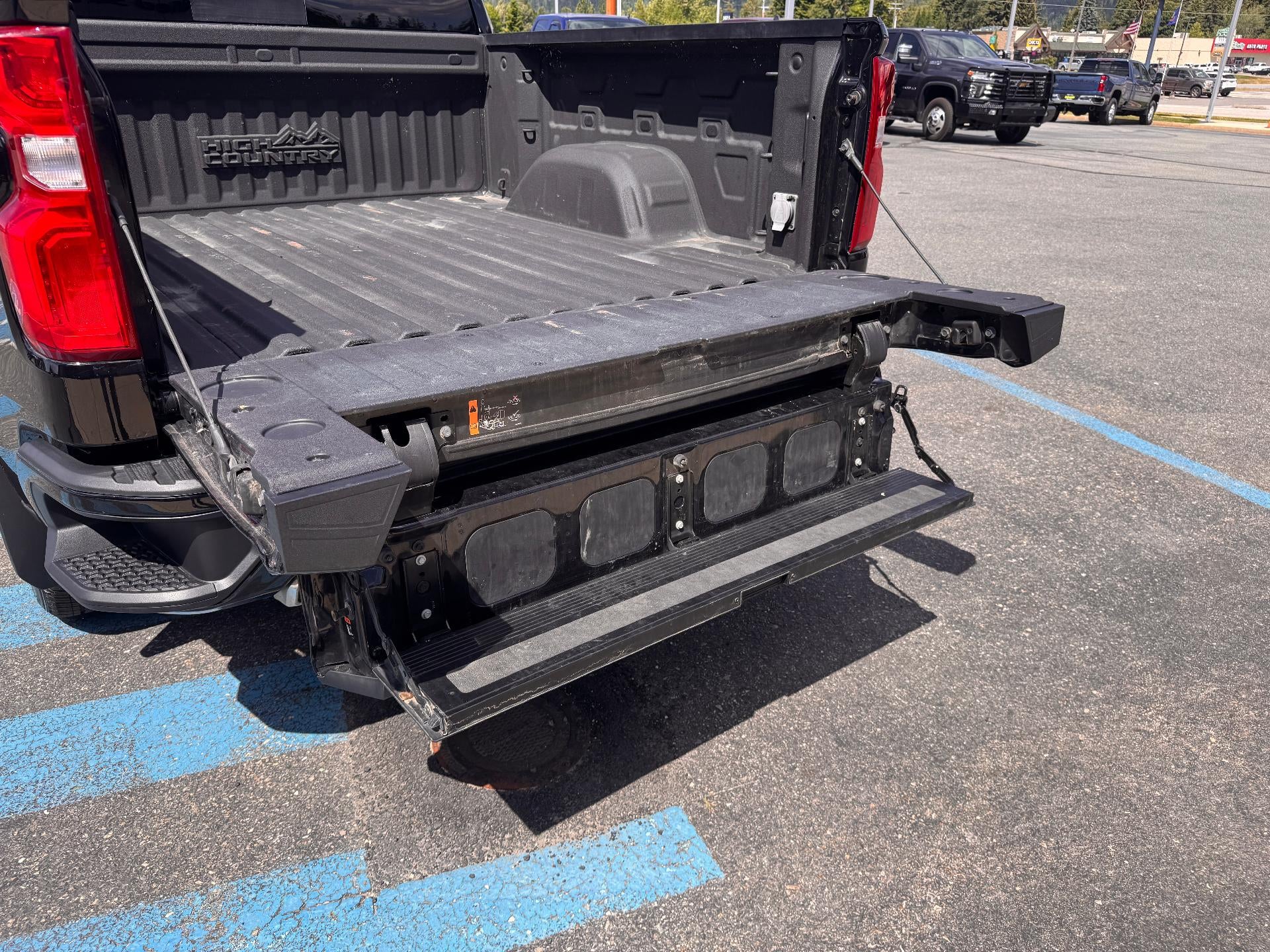 2021 Chevrolet Silverado 1500 HIGH COUNTRY / CREW / 6.2 LITER V8 / TECH PCKG / DELUXE PCKG / SHORT BOX