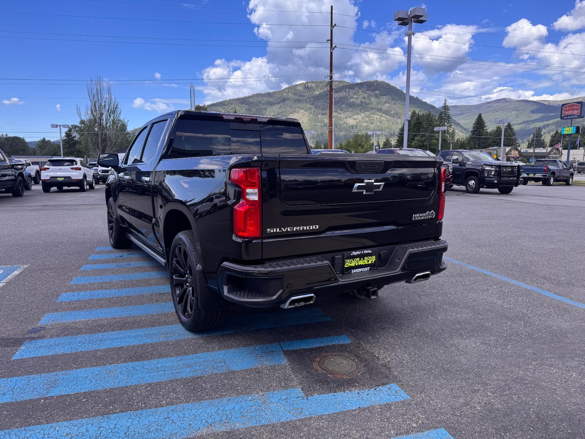 2021 Chevrolet Silverado 1500 HIGH COUNTRY / CREW / 6.2 LITER V8 / TECH PCKG / DELUXE PCKG / SHORT BOX