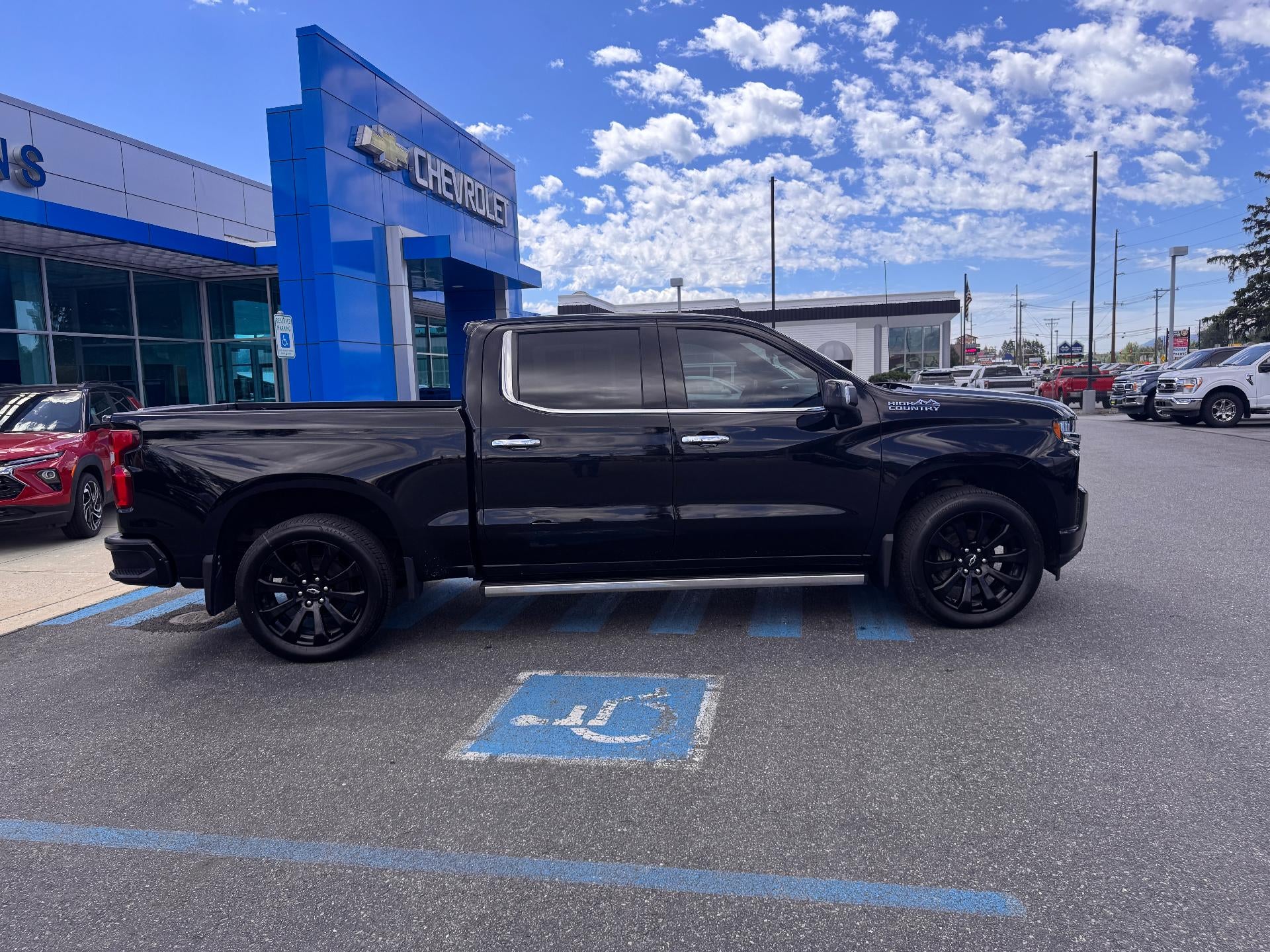 2021 Chevrolet Silverado 1500 HIGH COUNTRY / CREW / 6.2 LITER V8 / TECH PCKG / DELUXE PCKG / SHORT BOX