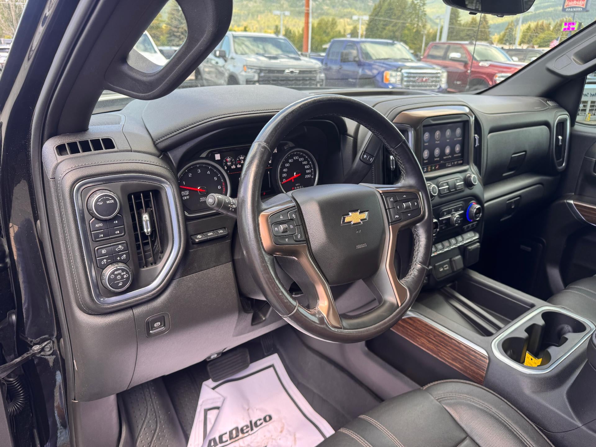 2021 Chevrolet Silverado 1500 HIGH COUNTRY / CREW / 6.2 LITER V8 / TECH PCKG / DELUXE PCKG / SHORT BOX
