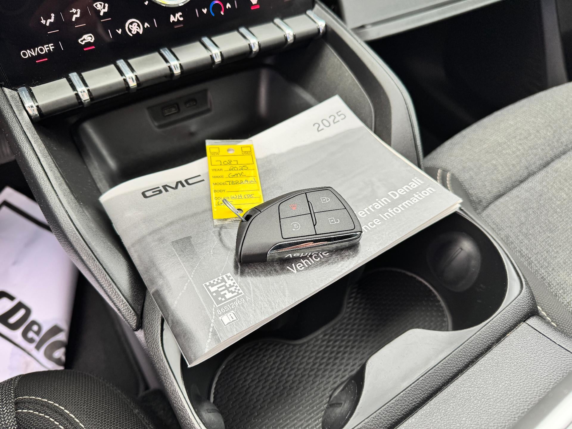 2025 GMC Terrain ELEVATION / AWD / 1.5 LITER TURBO / HEATED SEATS / WARRANTY / 15K MILES