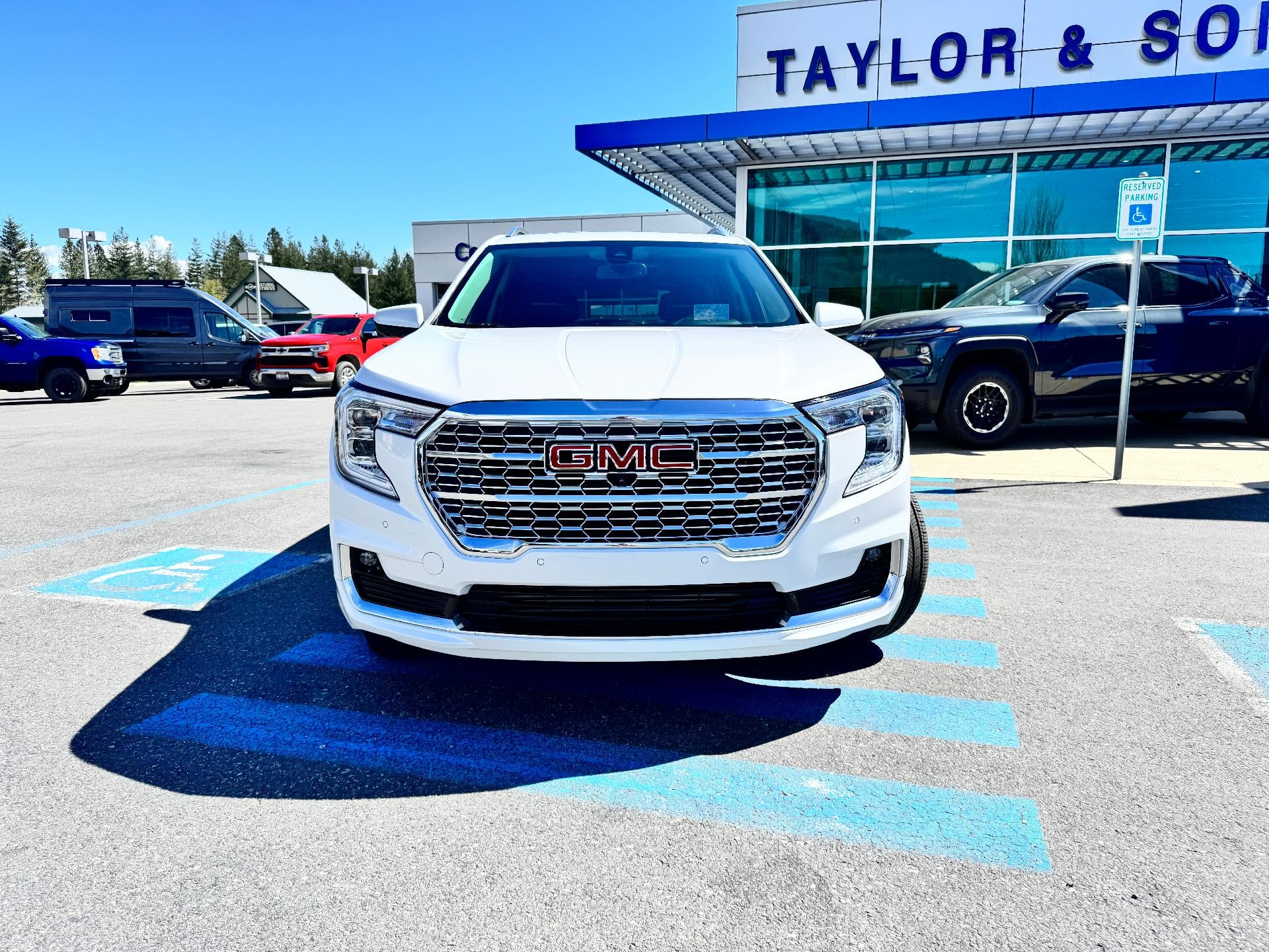 2024 GMC Terrain DENALI / AWD / PANO SUNROOF / ADAPTIVE CRUISE / WARRANTY / 14K MILES