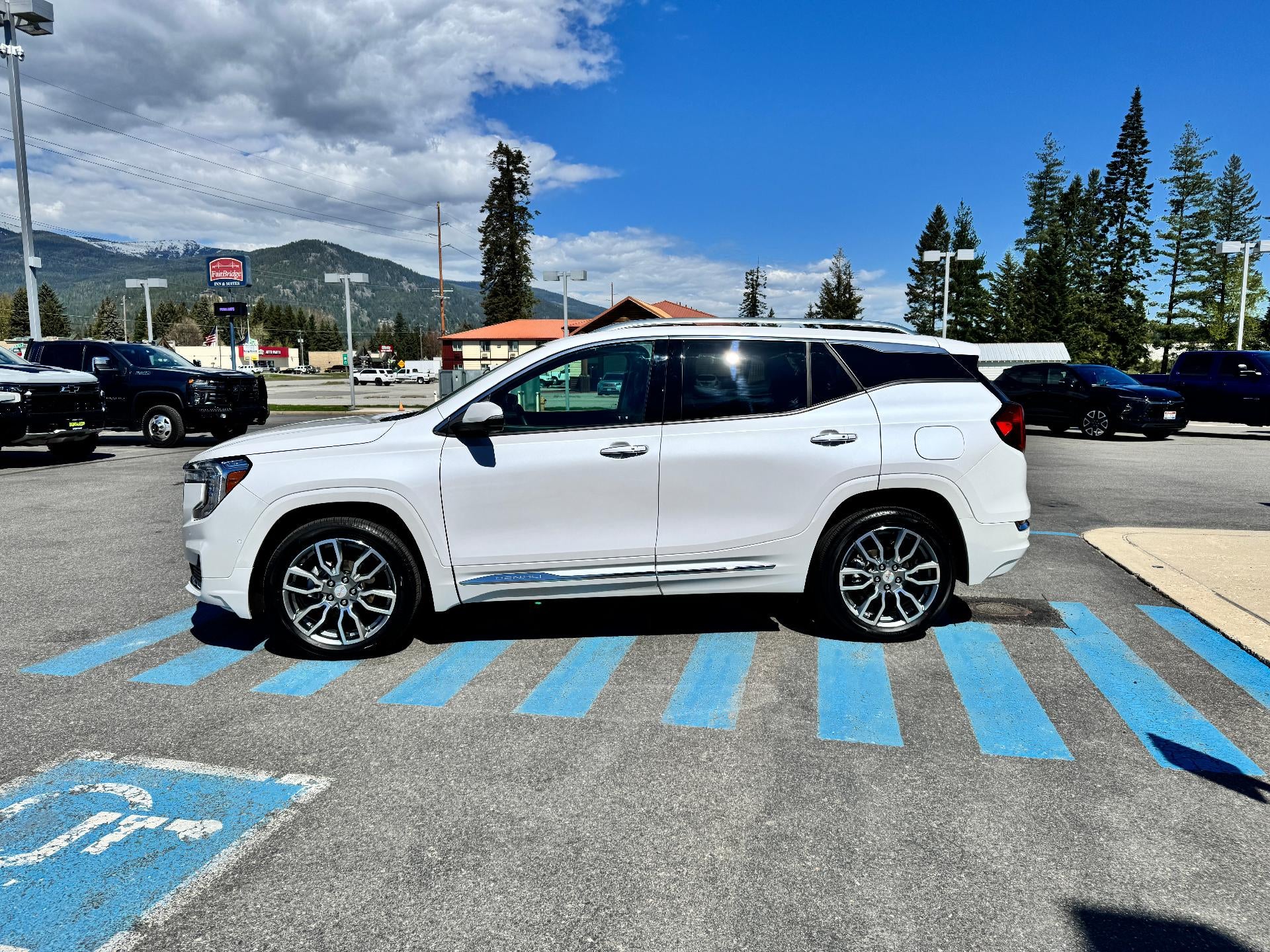 2024 GMC Terrain DENALI / AWD / PANO SUNROOF / ADAPTIVE CRUISE / WARRANTY / 14K MILES