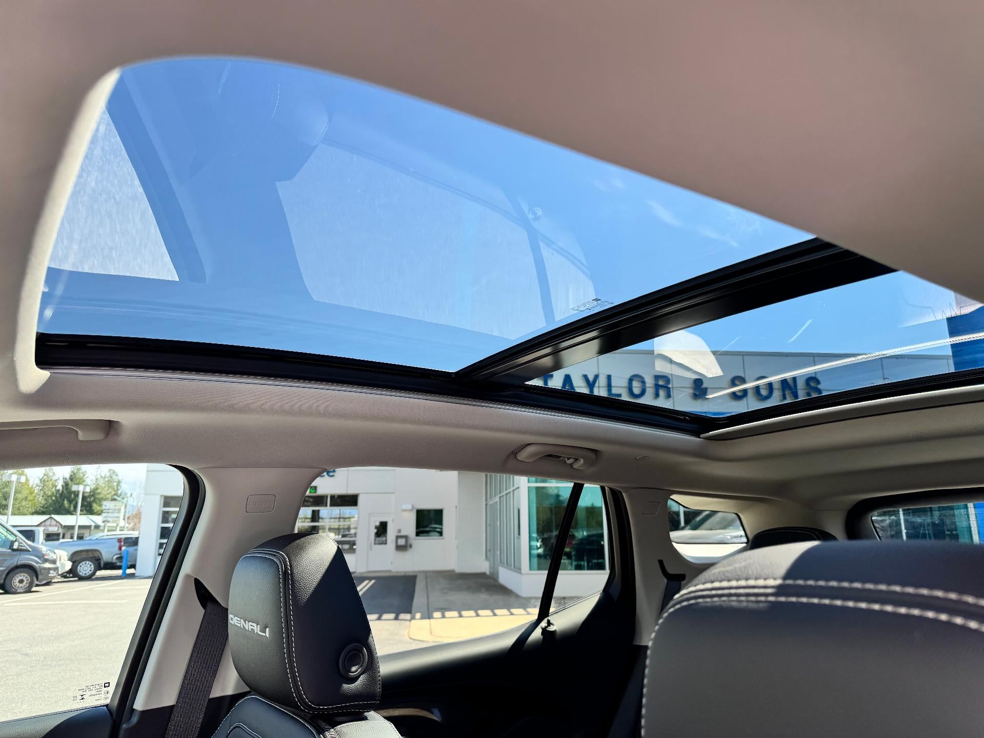 2024 GMC Terrain DENALI / AWD / PANO SUNROOF / ADAPTIVE CRUISE / WARRANTY / 14K MILES