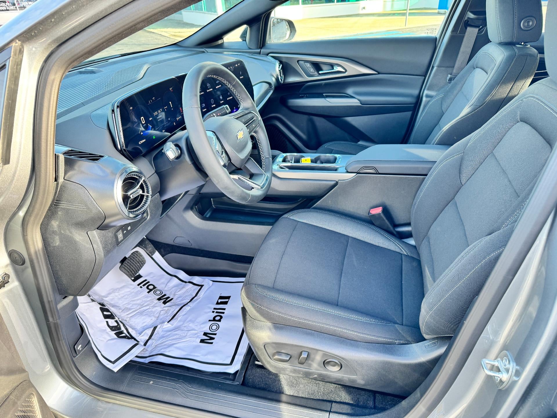 2026 Chevrolet Equinox EV LT / ALL WHEEL DRIVE / 307 MILE RANGE / BLACKOUT PCKG / HEATED SEATS