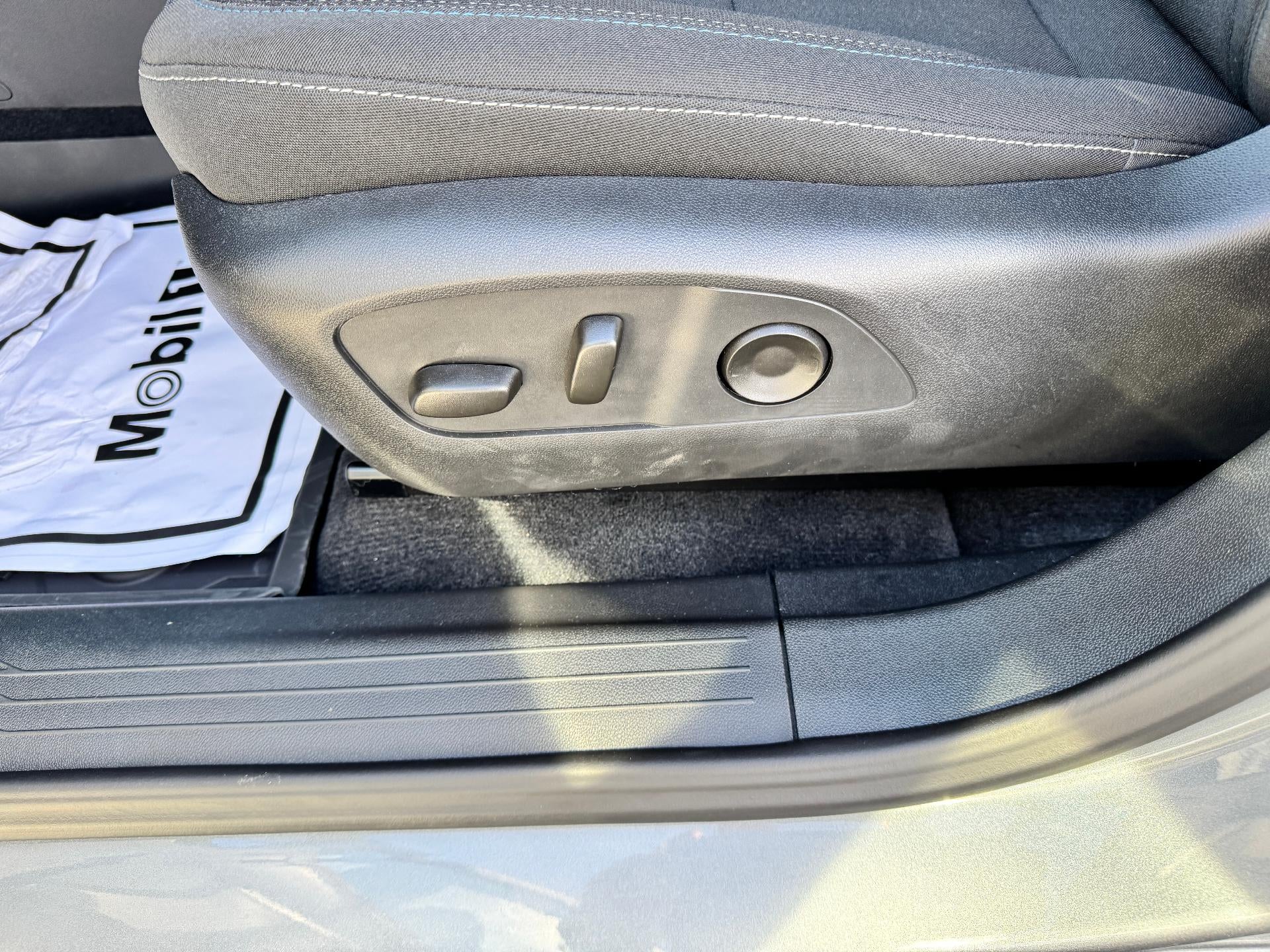 2026 Chevrolet Equinox EV LT / ALL WHEEL DRIVE / 307 MILE RANGE / BLACKOUT PCKG / HEATED SEATS