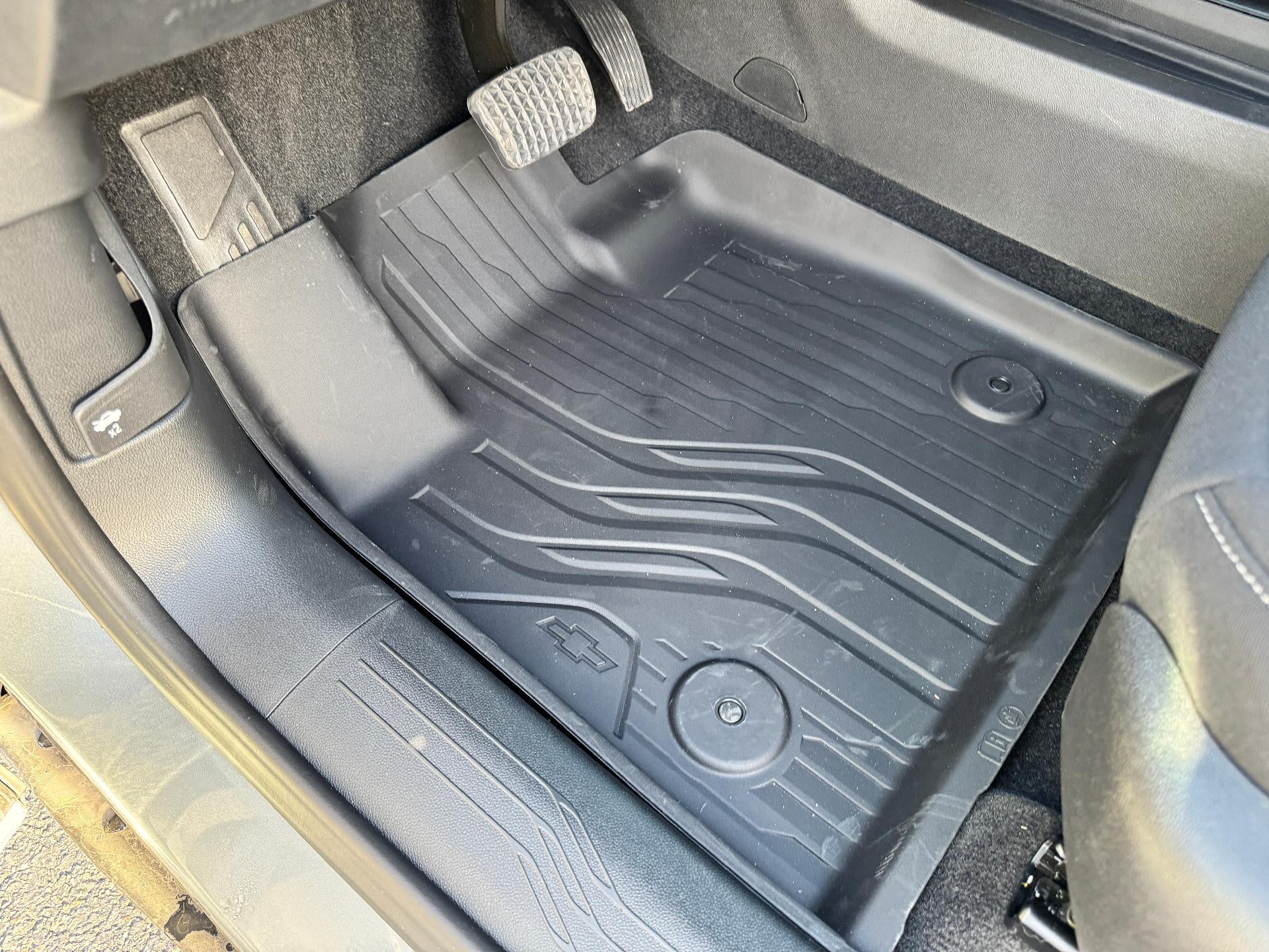 2026 Chevrolet Equinox EV LT / ALL WHEEL DRIVE / 307 MILE RANGE / BLACKOUT PCKG / HEATED SEATS