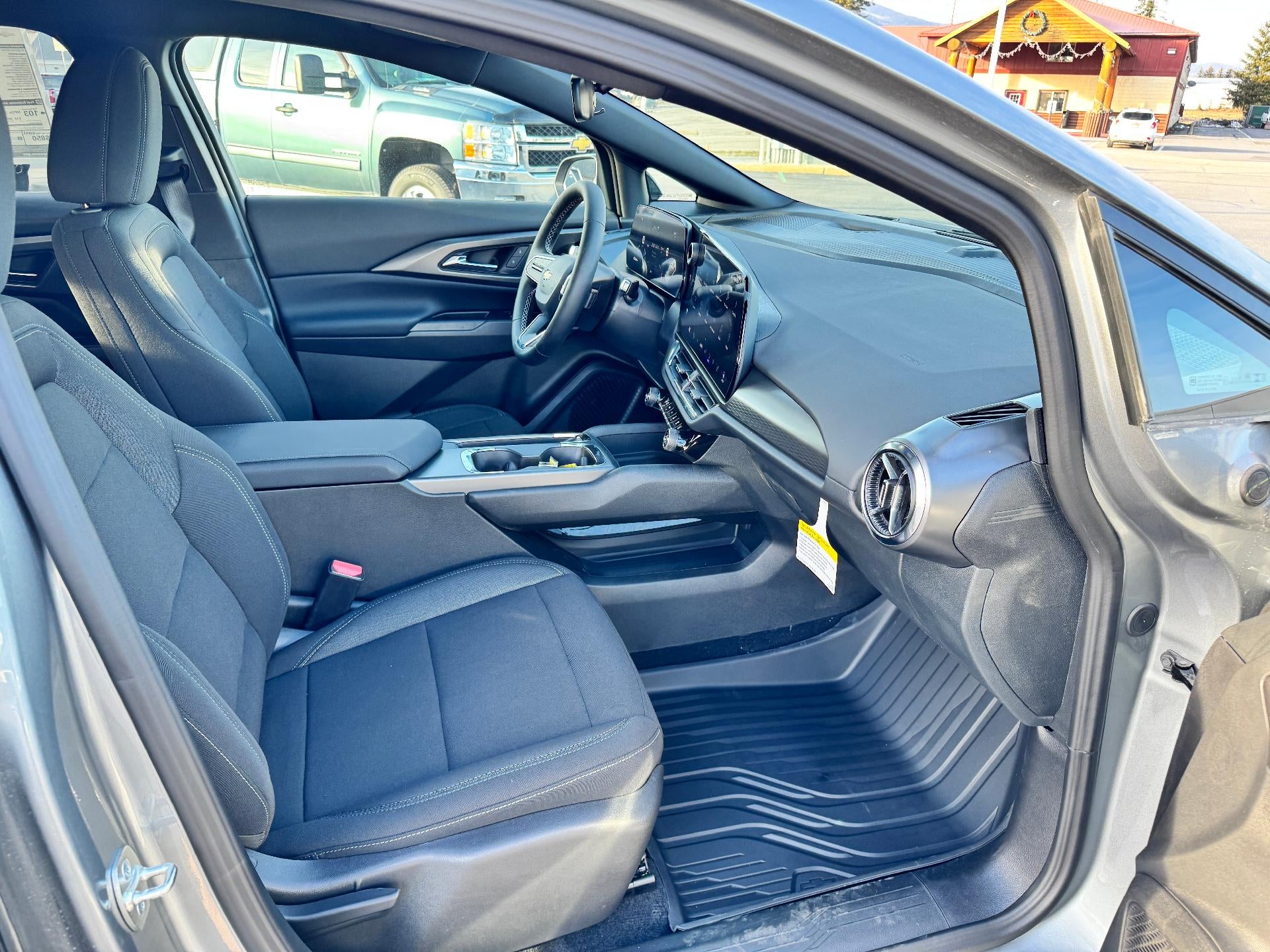 2026 Chevrolet Equinox EV LT / ALL WHEEL DRIVE / 307 MILE RANGE / BLACKOUT PCKG / HEATED SEATS