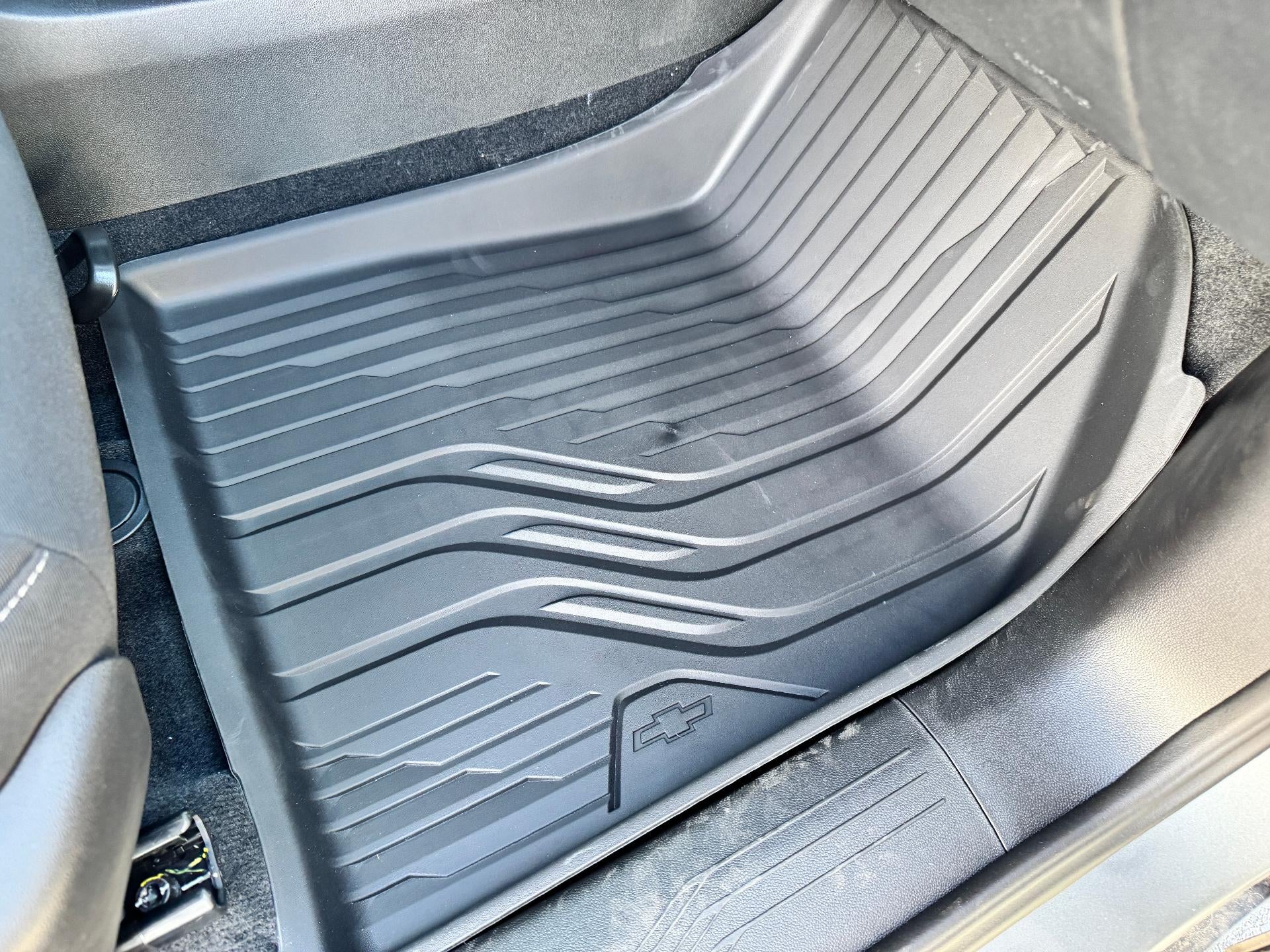 2026 Chevrolet Equinox EV LT / ALL WHEEL DRIVE / 307 MILE RANGE / BLACKOUT PCKG / HEATED SEATS