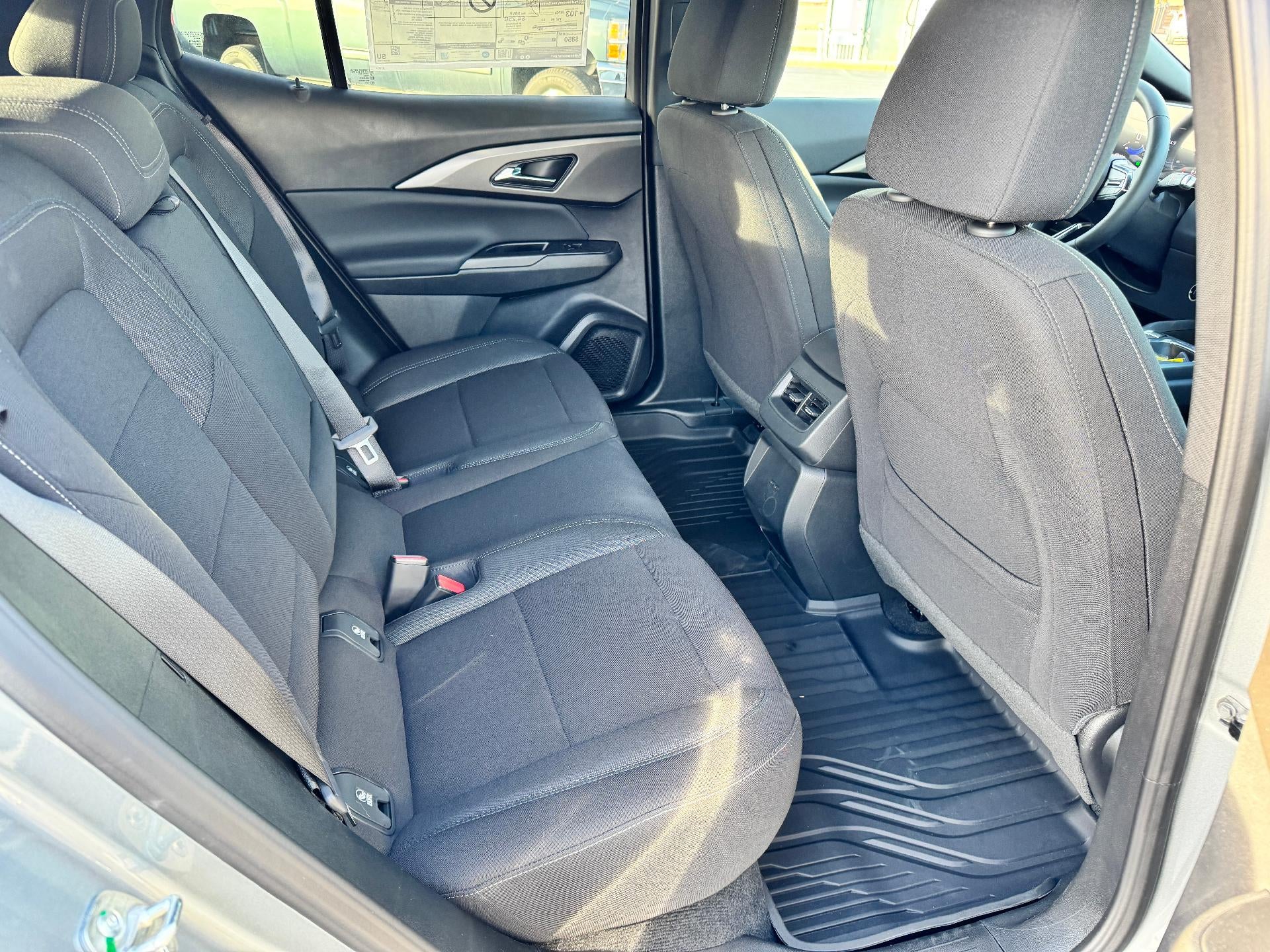 2026 Chevrolet Equinox EV LT / ALL WHEEL DRIVE / 307 MILE RANGE / BLACKOUT PCKG / HEATED SEATS