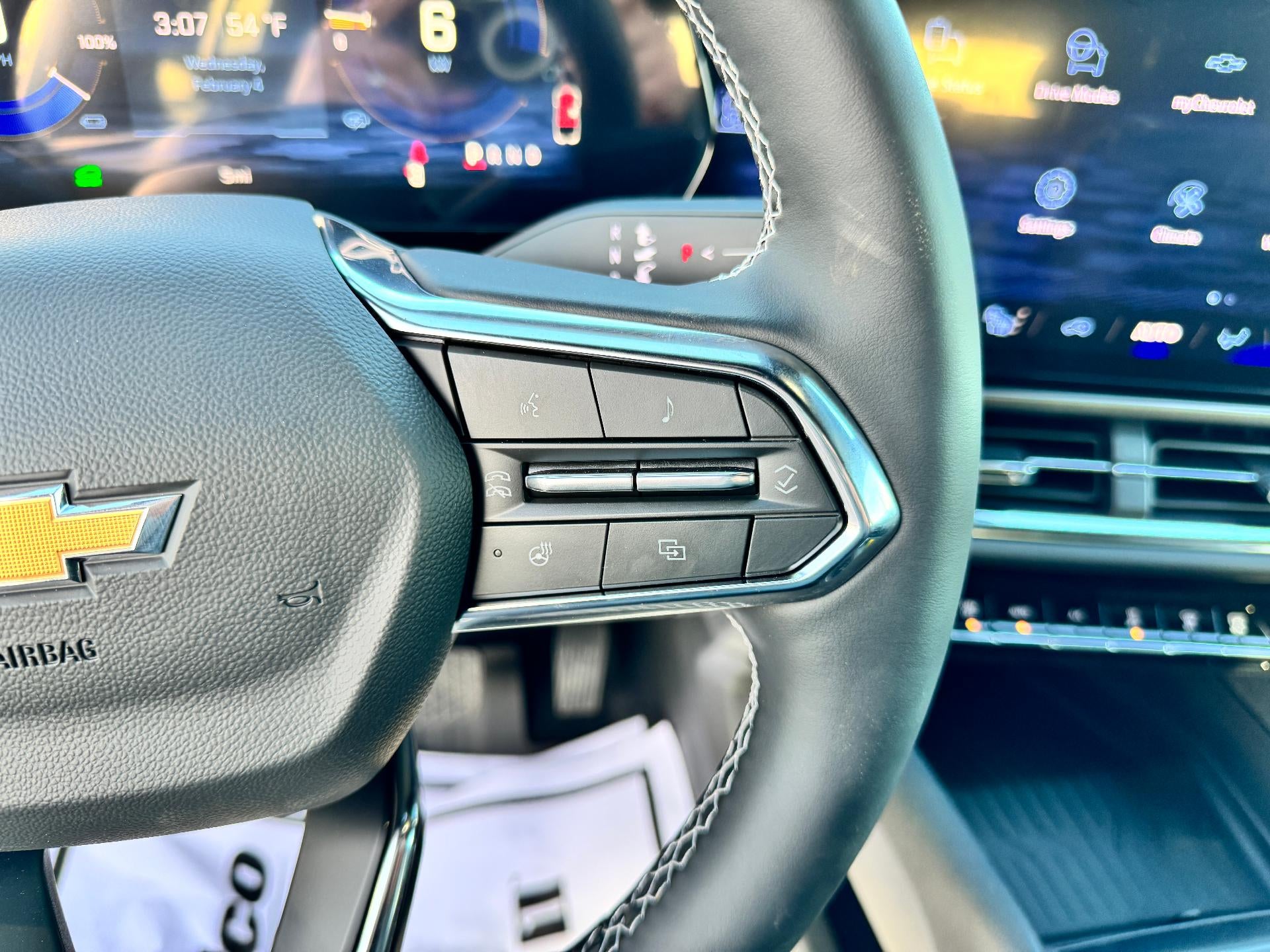 2026 Chevrolet Equinox EV LT / ALL WHEEL DRIVE / 307 MILE RANGE / BLACKOUT PCKG / HEATED SEATS