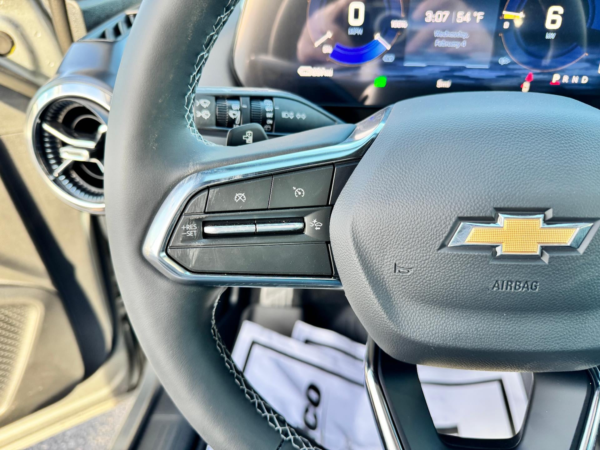 2026 Chevrolet Equinox EV LT / ALL WHEEL DRIVE / 307 MILE RANGE / BLACKOUT PCKG / HEATED SEATS