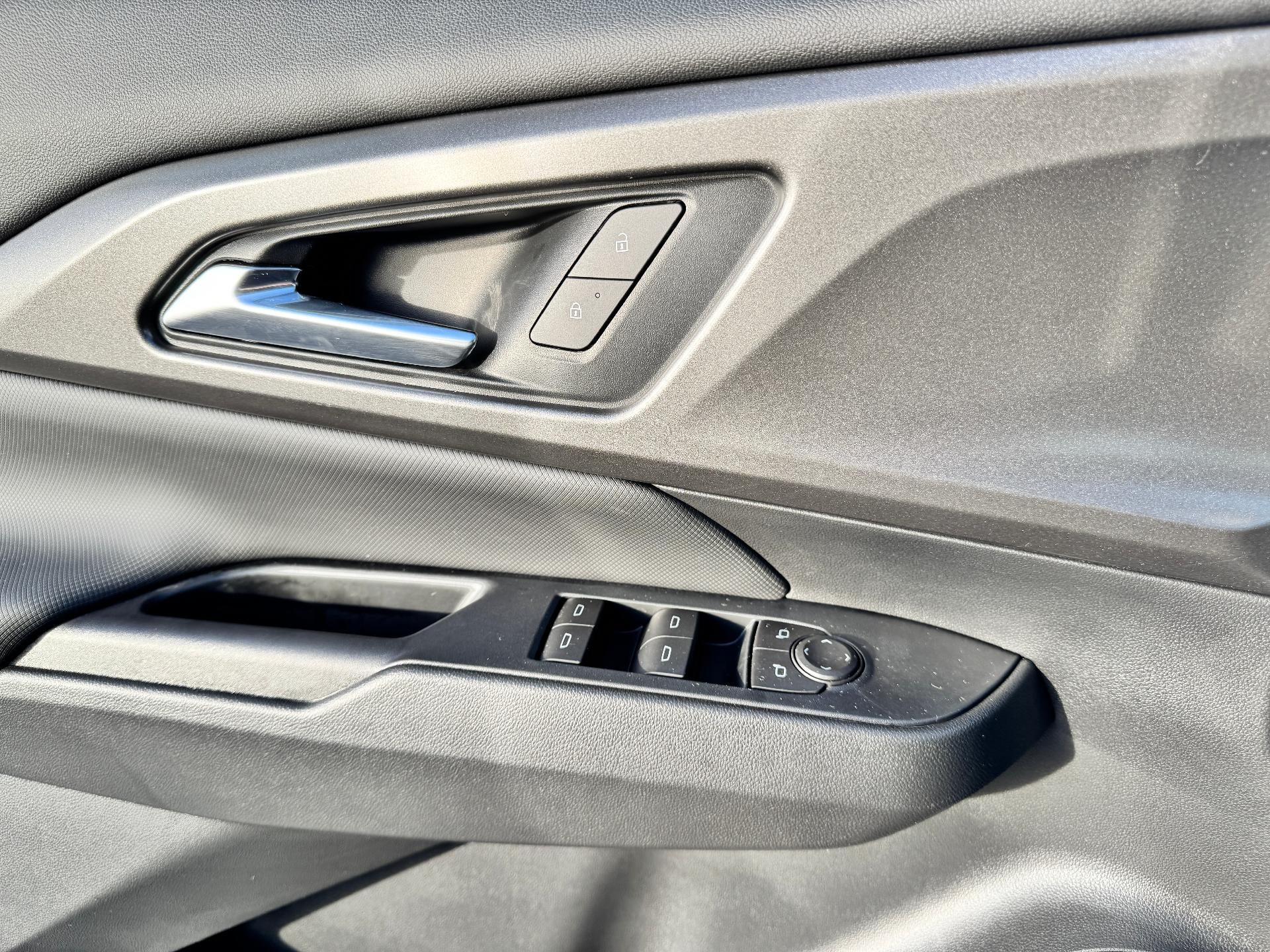 2026 Chevrolet Equinox EV LT / ALL WHEEL DRIVE / 307 MILE RANGE / BLACKOUT PCKG / HEATED SEATS