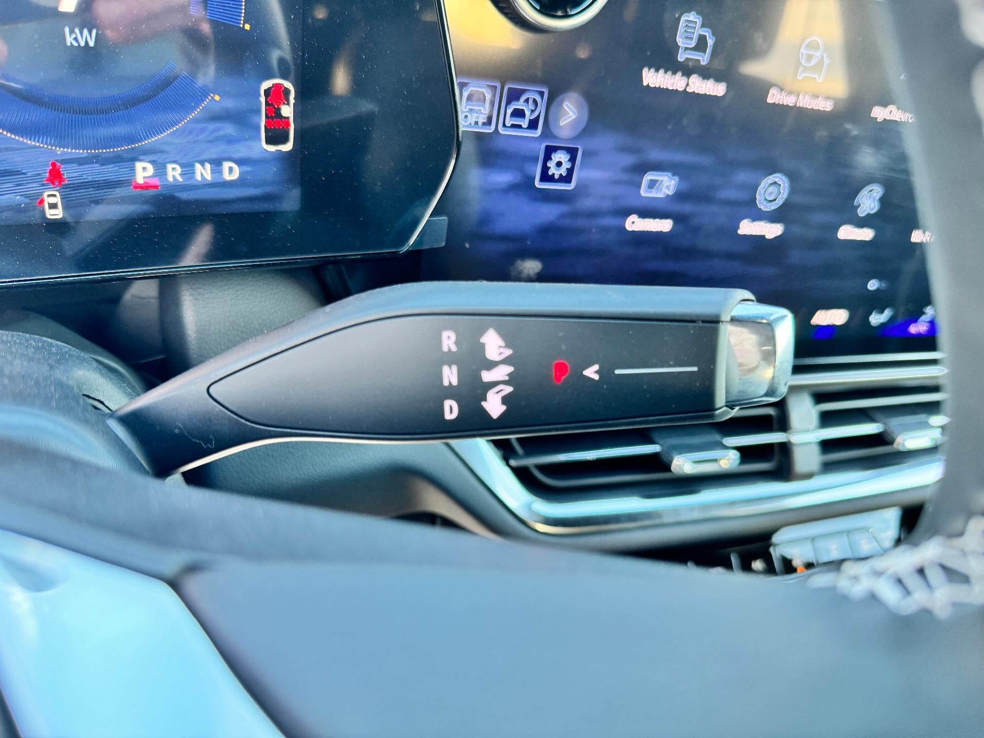 2026 Chevrolet Equinox EV LT / ALL WHEEL DRIVE / 307 MILE RANGE / BLACKOUT PCKG / HEATED SEATS