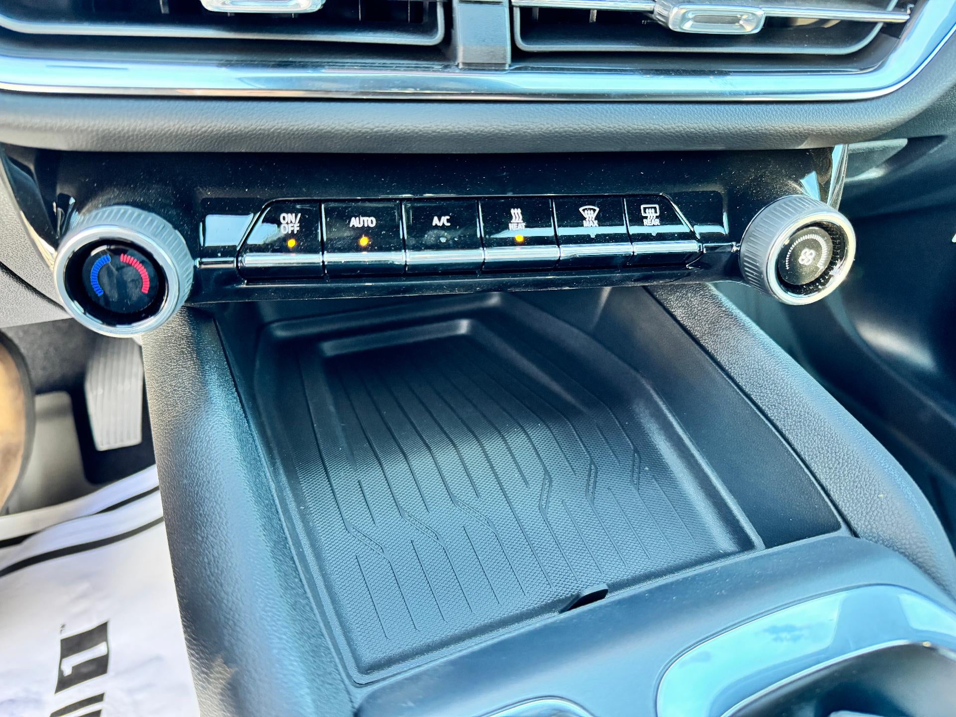 2026 Chevrolet Equinox EV LT / ALL WHEEL DRIVE / 307 MILE RANGE / BLACKOUT PCKG / HEATED SEATS