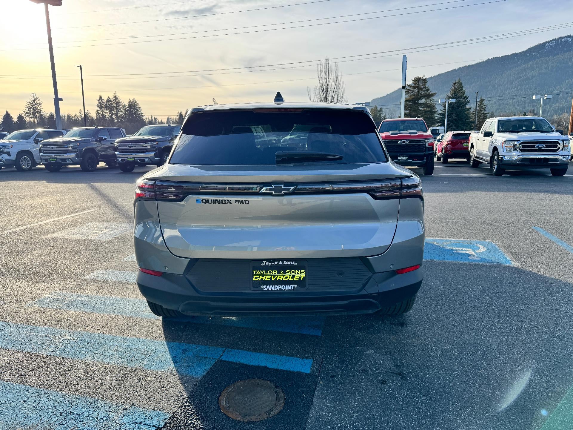 2026 Chevrolet Equinox EV LT / ALL WHEEL DRIVE / 307 MILE RANGE / BLACKOUT PCKG / HEATED SEATS