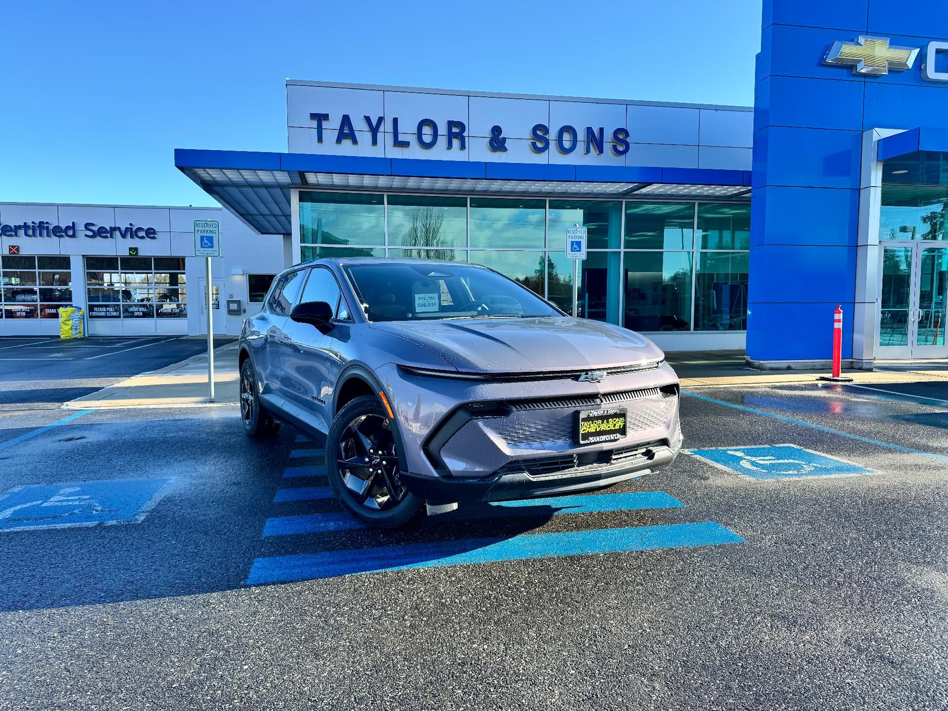 2026 Chevrolet Equinox EV LT / ALL WHEEL DRIVE / 307 MILE RANGE / BLACKOUT PCKG / HEATED SEATS