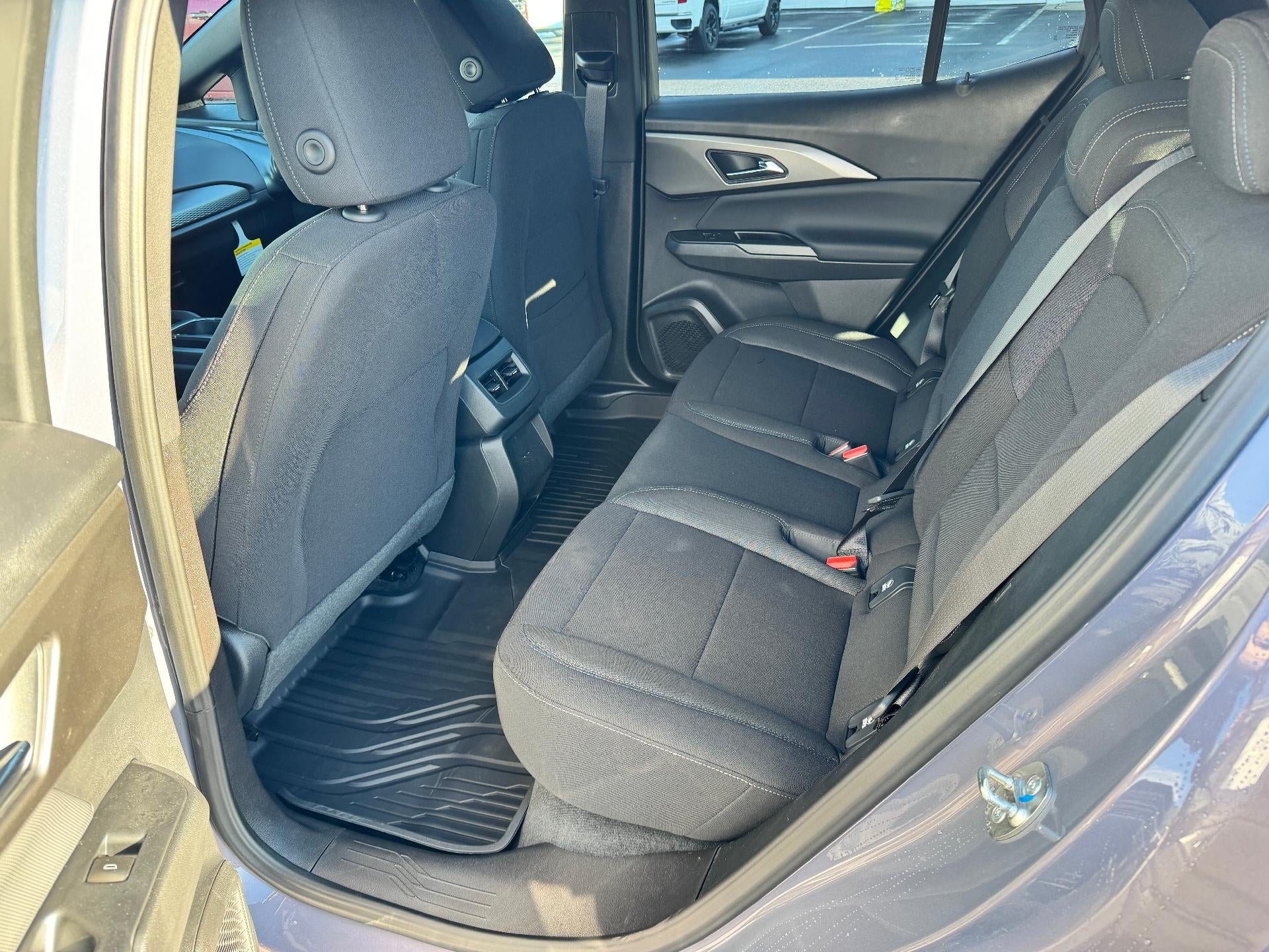 2026 Chevrolet Equinox EV LT / ALL WHEEL DRIVE / 307 MILE RANGE / BLACKOUT PCKG / HEATED SEATS