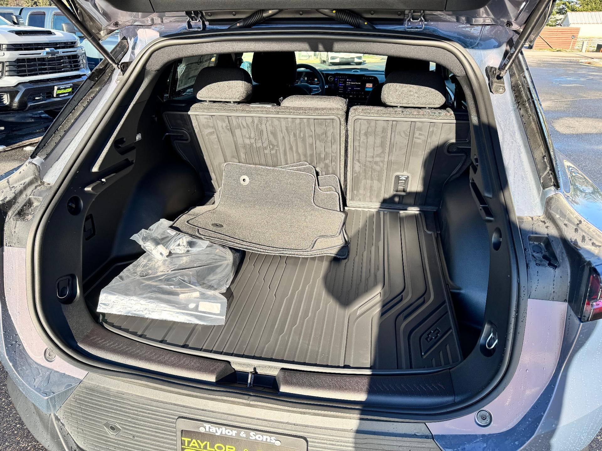 2026 Chevrolet Equinox EV LT / ALL WHEEL DRIVE / 307 MILE RANGE / BLACKOUT PCKG / HEATED SEATS