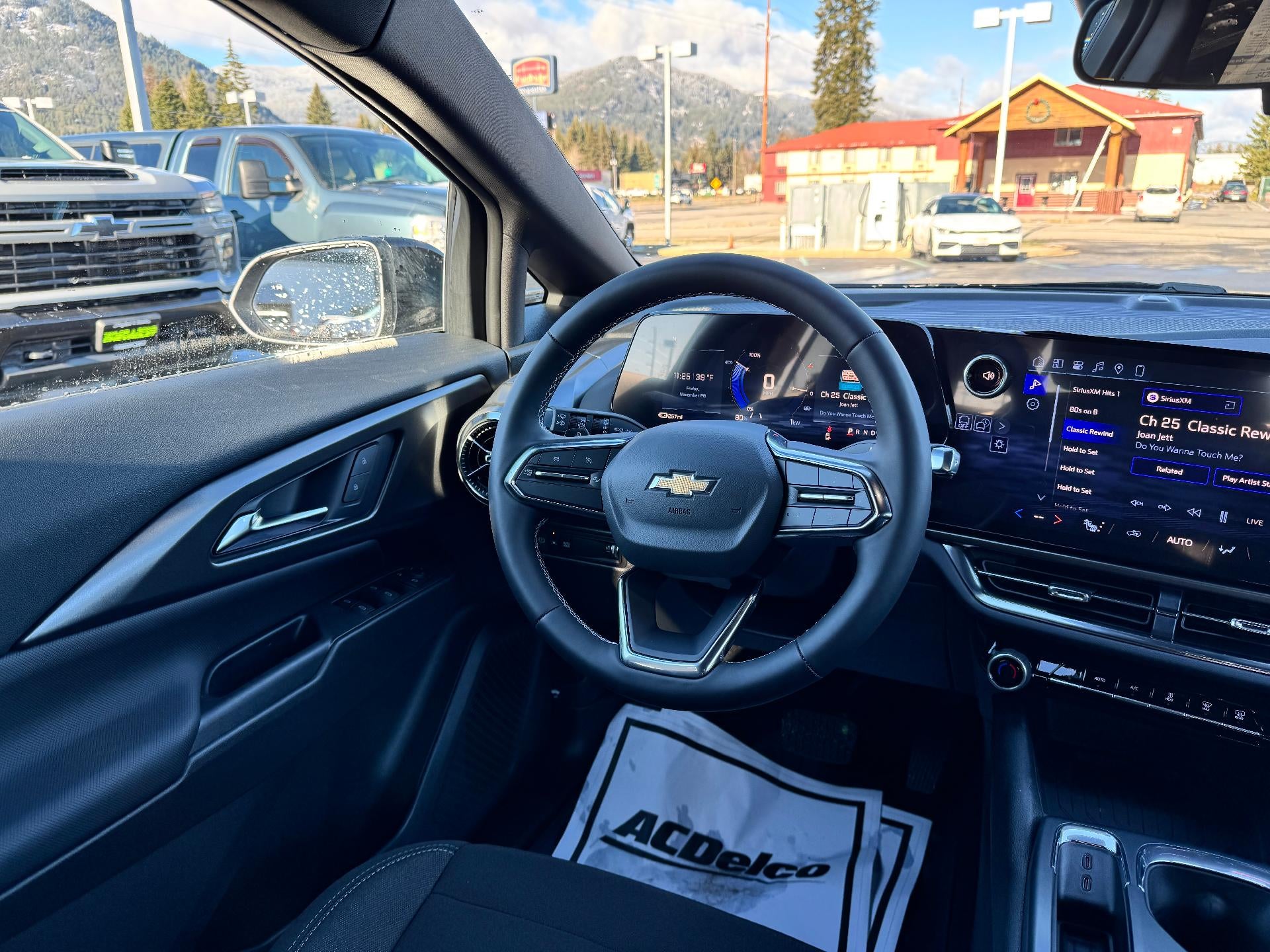 2026 Chevrolet Equinox EV LT / ALL WHEEL DRIVE / 307 MILE RANGE / BLACKOUT PCKG / HEATED SEATS