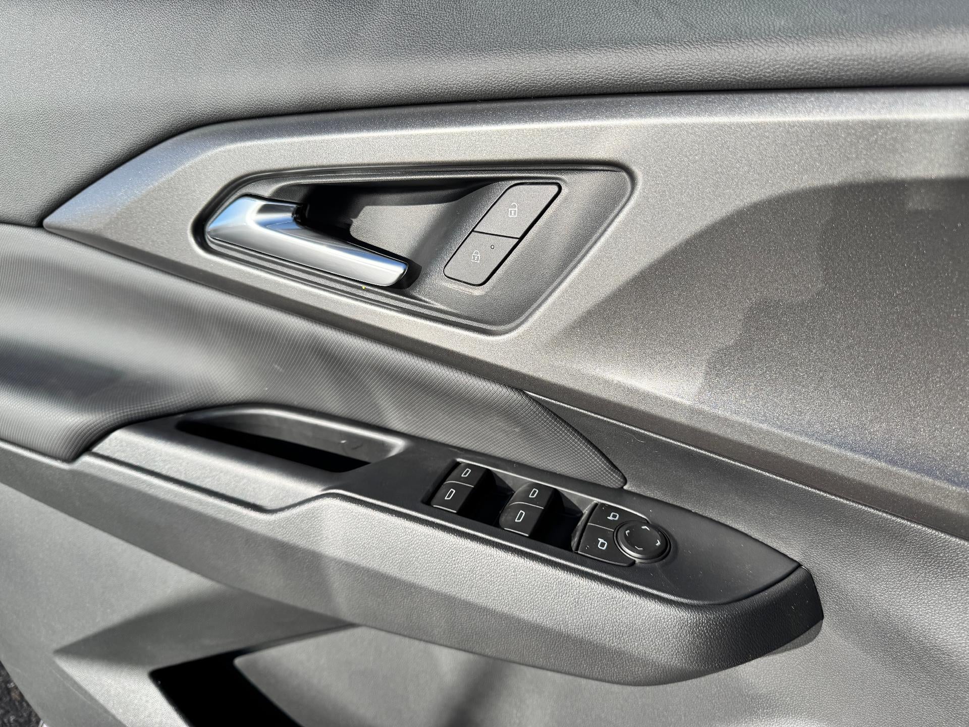 2026 Chevrolet Equinox EV LT / ALL WHEEL DRIVE / 307 MILE RANGE / BLACKOUT PCKG / HEATED SEATS