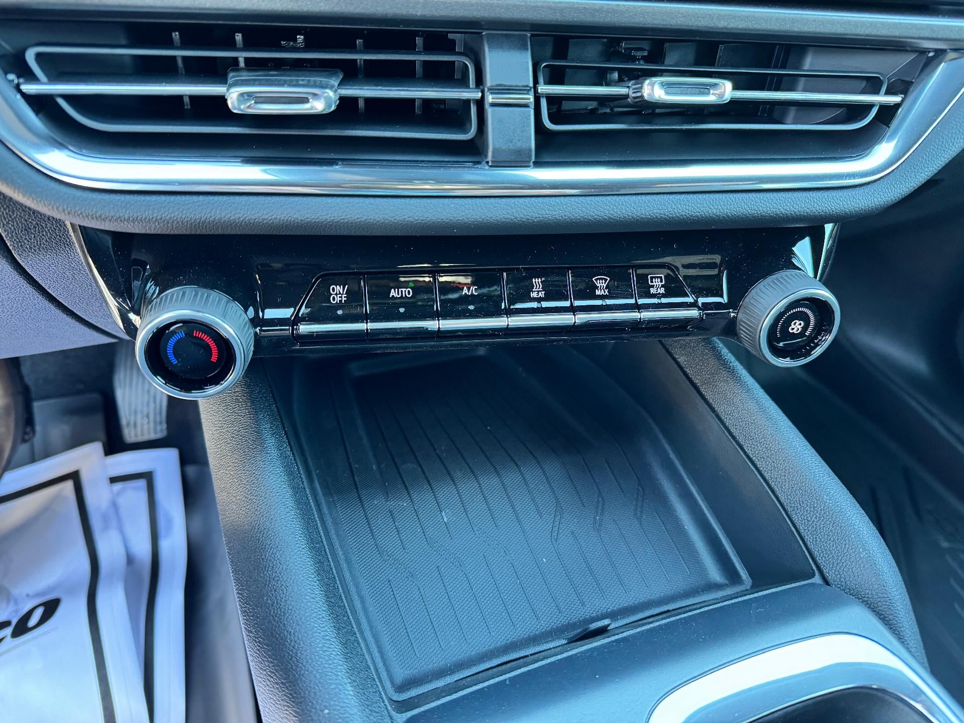 2026 Chevrolet Equinox EV LT / ALL WHEEL DRIVE / 307 MILE RANGE / BLACKOUT PCKG / HEATED SEATS