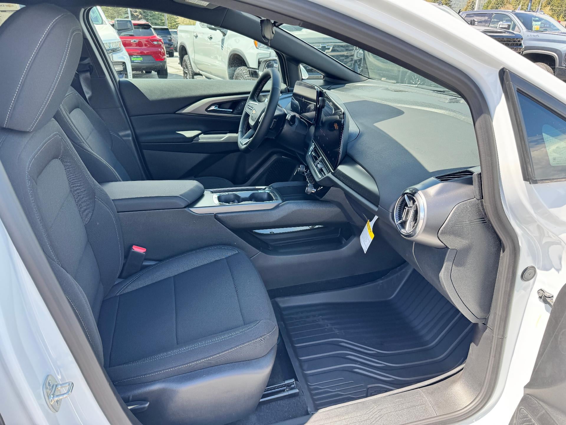 2026 Chevrolet Equinox EV LT / ALL WHEEL DRIVE / 307 MILE RANGE / ADAPTIVE CRUISE / SURROUND VISION / SAFETY PCKG