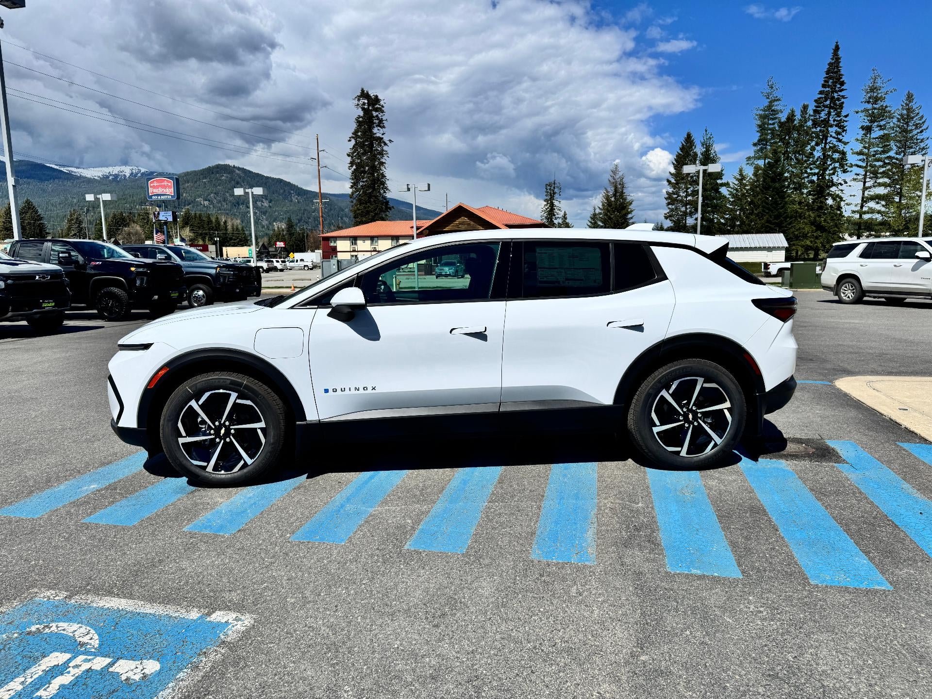 2026 Chevrolet Equinox EV LT / ALL WHEEL DRIVE / 307 MILE RANGE / ADAPTIVE CRUISE / SURROUND VISION / SAFETY PCKG