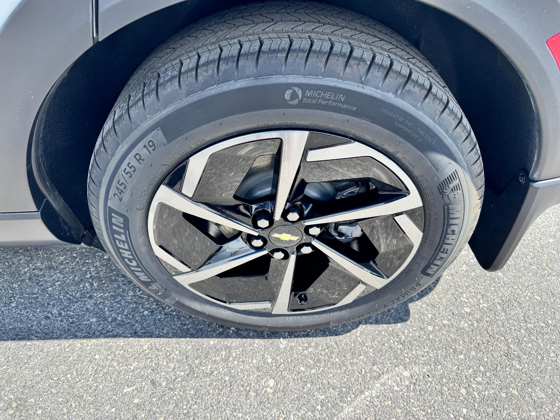 2026 Chevrolet Equinox EV LT / ALL WHEEL DRIVE / 307 MILE RANGE / ADAPTIVE CRUISE / SURROUND VISION / SAFETY PCKG