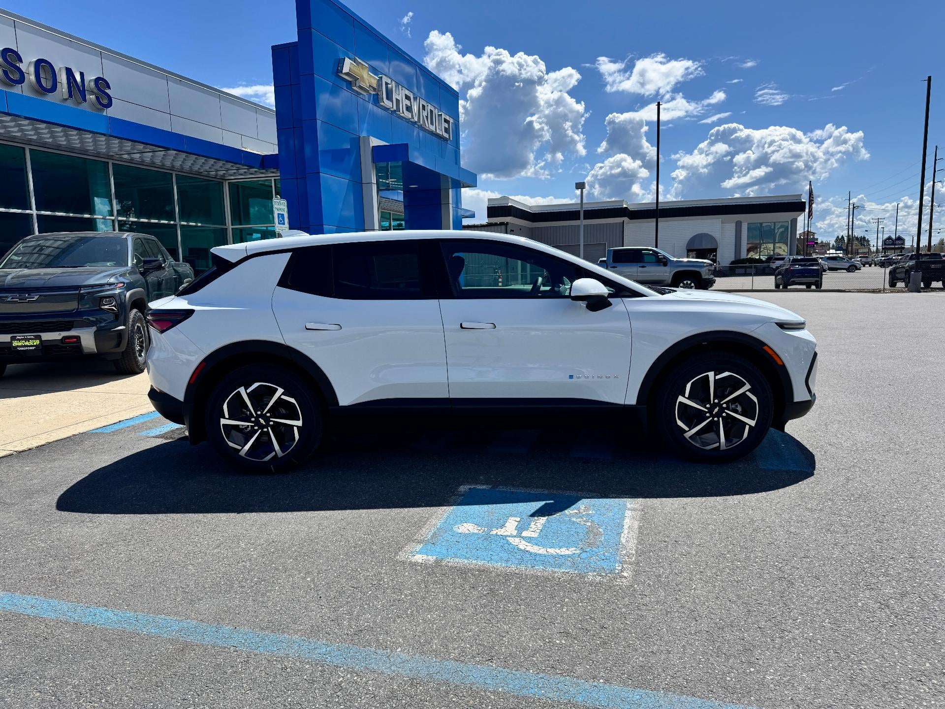 2026 Chevrolet Equinox EV LT / ALL WHEEL DRIVE / 307 MILE RANGE / ADAPTIVE CRUISE / SURROUND VISION / SAFETY PCKG