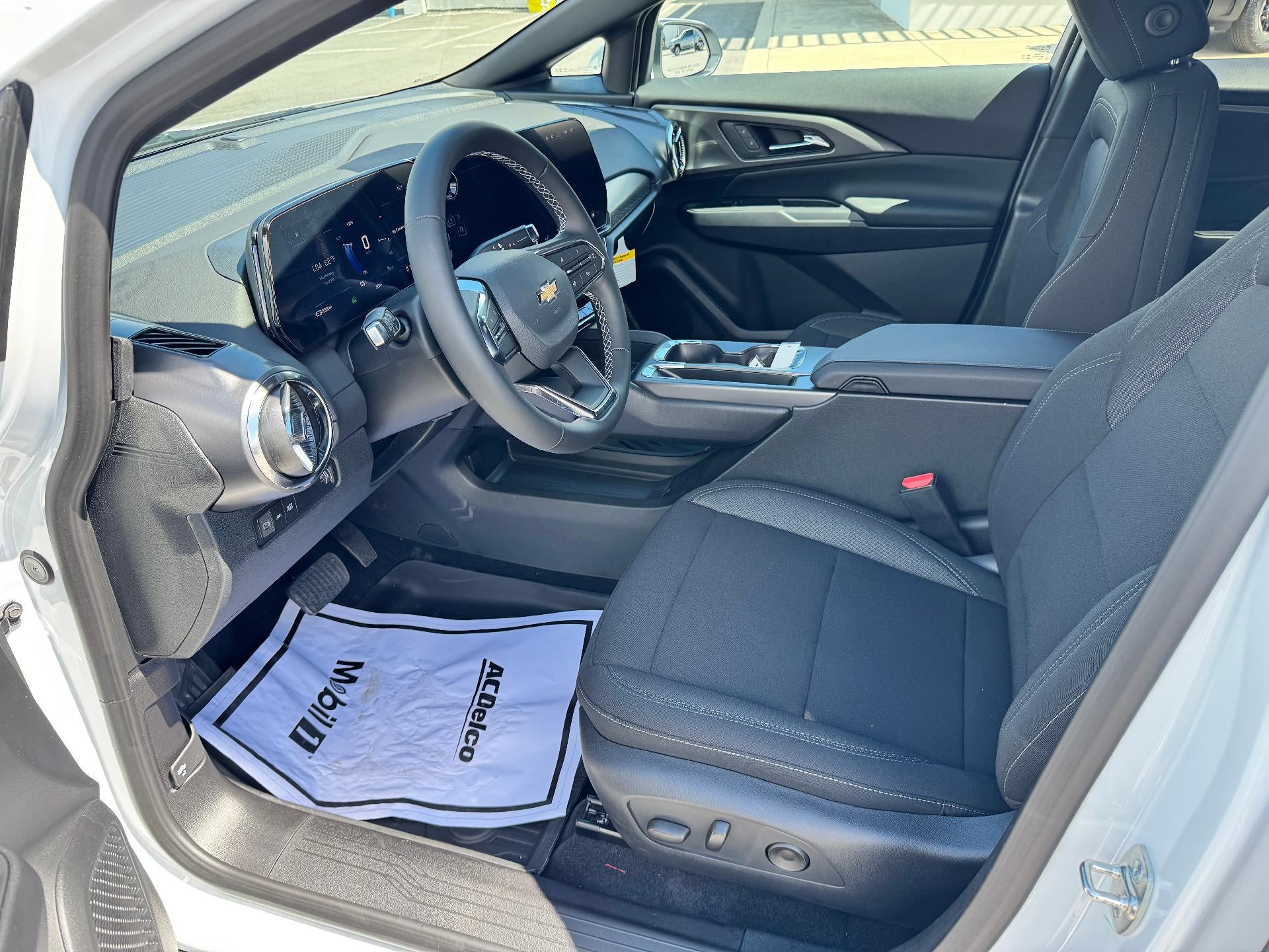 2026 Chevrolet Equinox EV LT / ALL WHEEL DRIVE / 307 MILE RANGE / ADAPTIVE CRUISE / SURROUND VISION / SAFETY PCKG