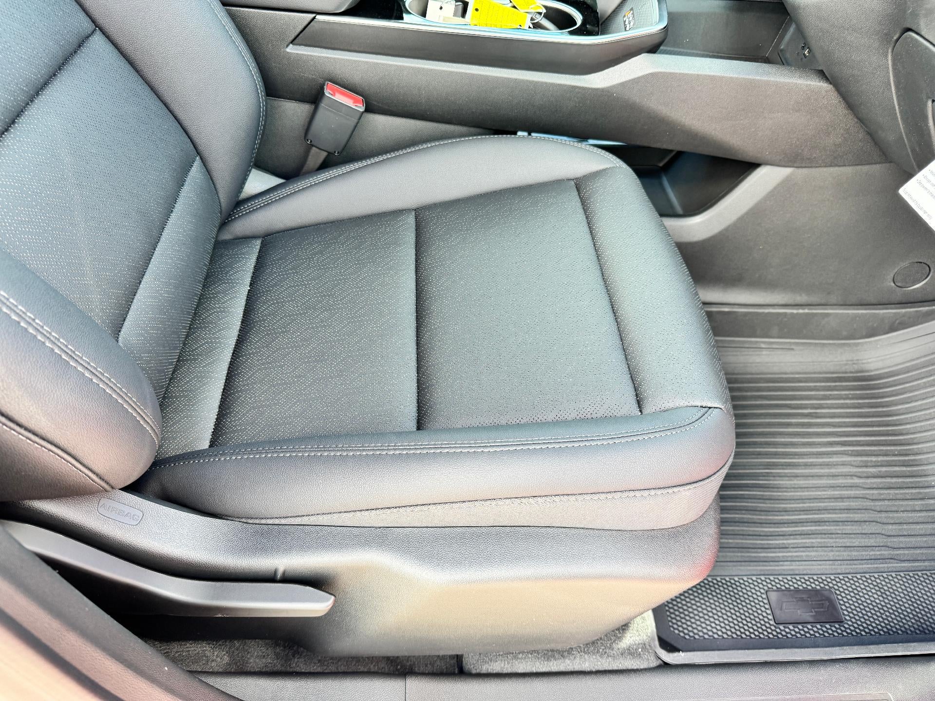 2026 Chevrolet Equinox LT / AWD / MIDNIGHT PCKG / SURROUND VISION / ADAPTIVE CRUISE