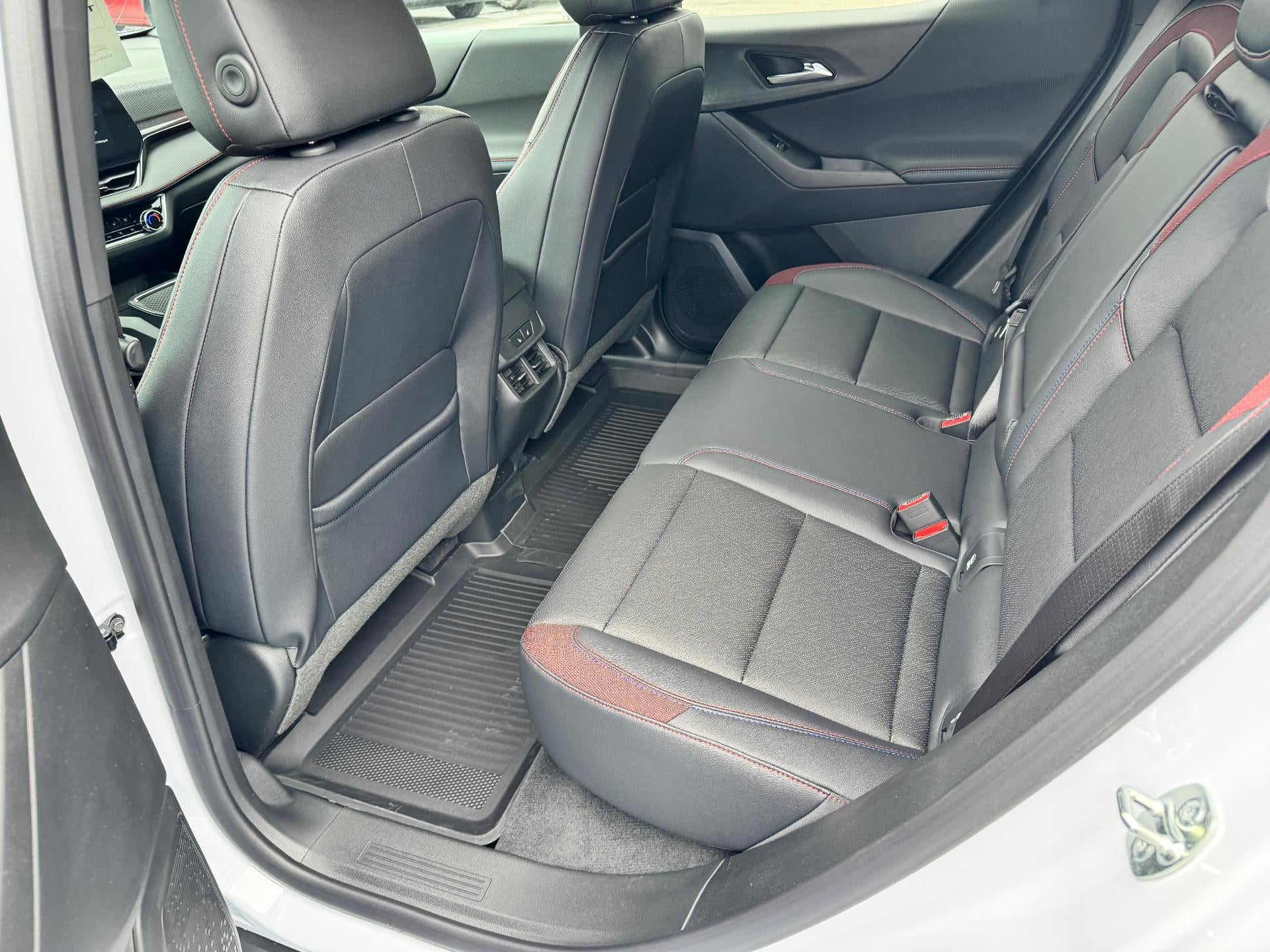 2026 Chevrolet Equinox RS / AWD / PANO SUNROOF / SURROUND VISION / ADAPTIVE CRUISE