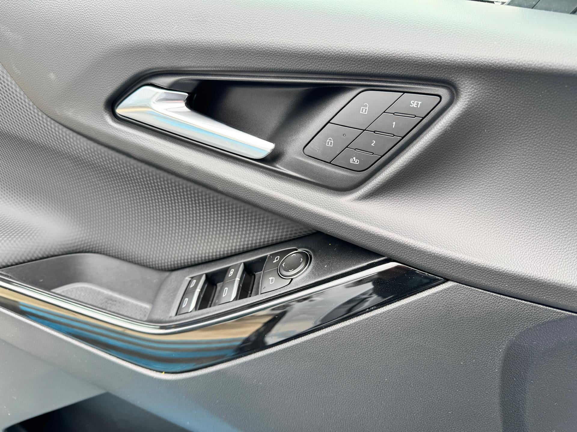 2026 Chevrolet Equinox RS / AWD / PANO SUNROOF / SURROUND VISION / ADAPTIVE CRUISE