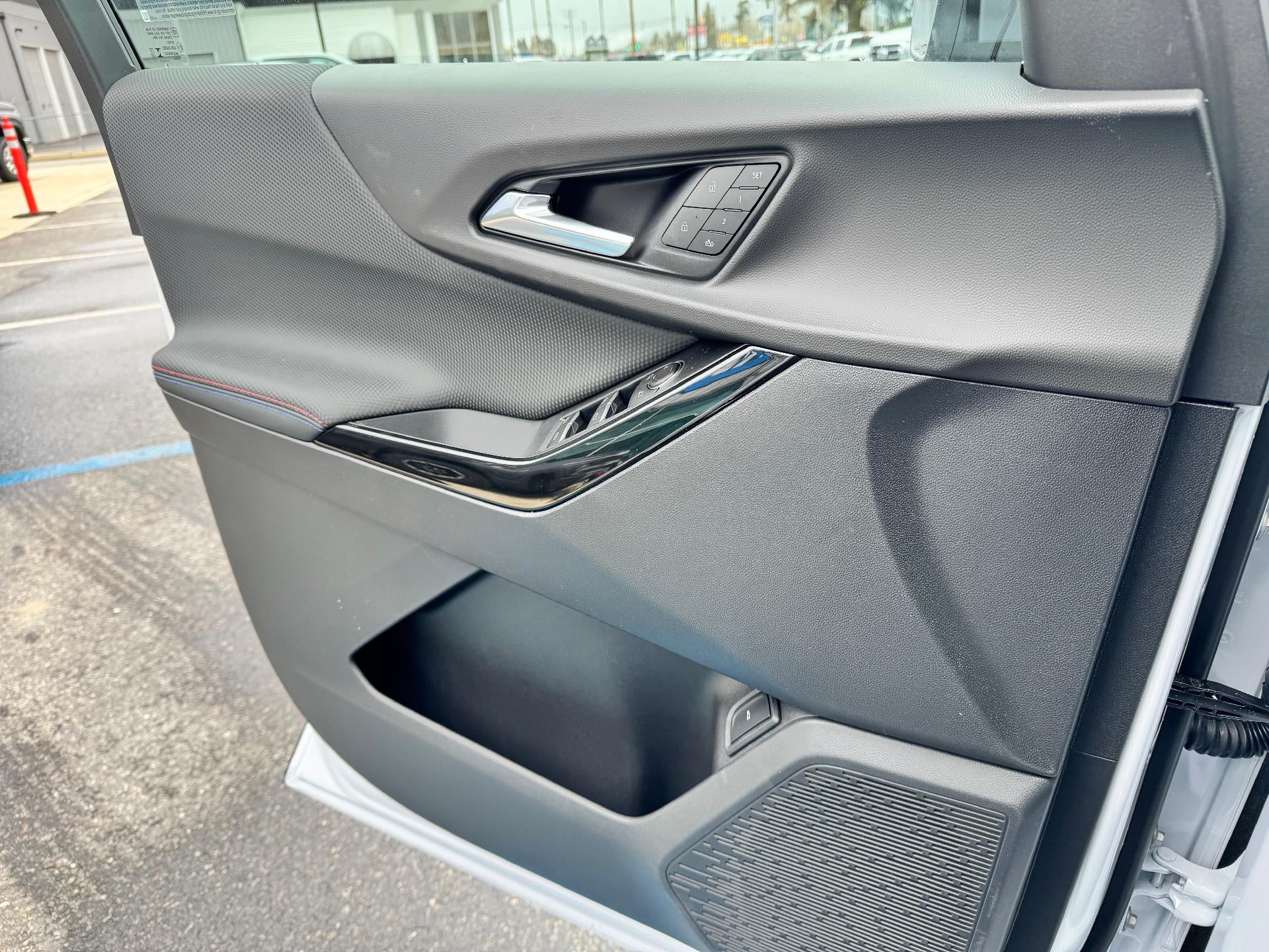 2026 Chevrolet Equinox RS / AWD / PANO SUNROOF / SURROUND VISION / ADAPTIVE CRUISE