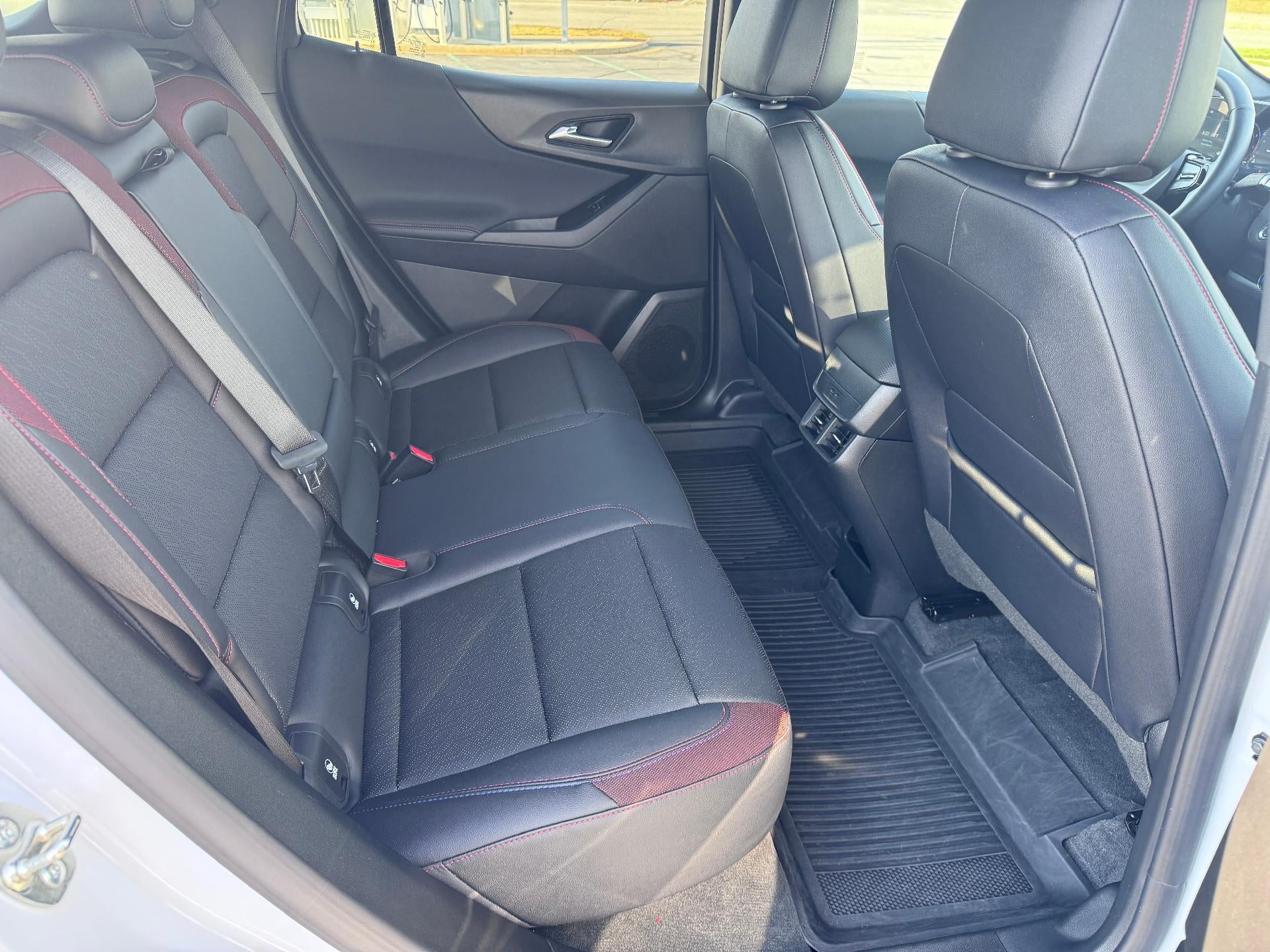 2026 Chevrolet Equinox RS / ALL WHEEL DRIVE / 1.5 TURBO / PANO SUNROOF / 1 OWNER / 6K MILES