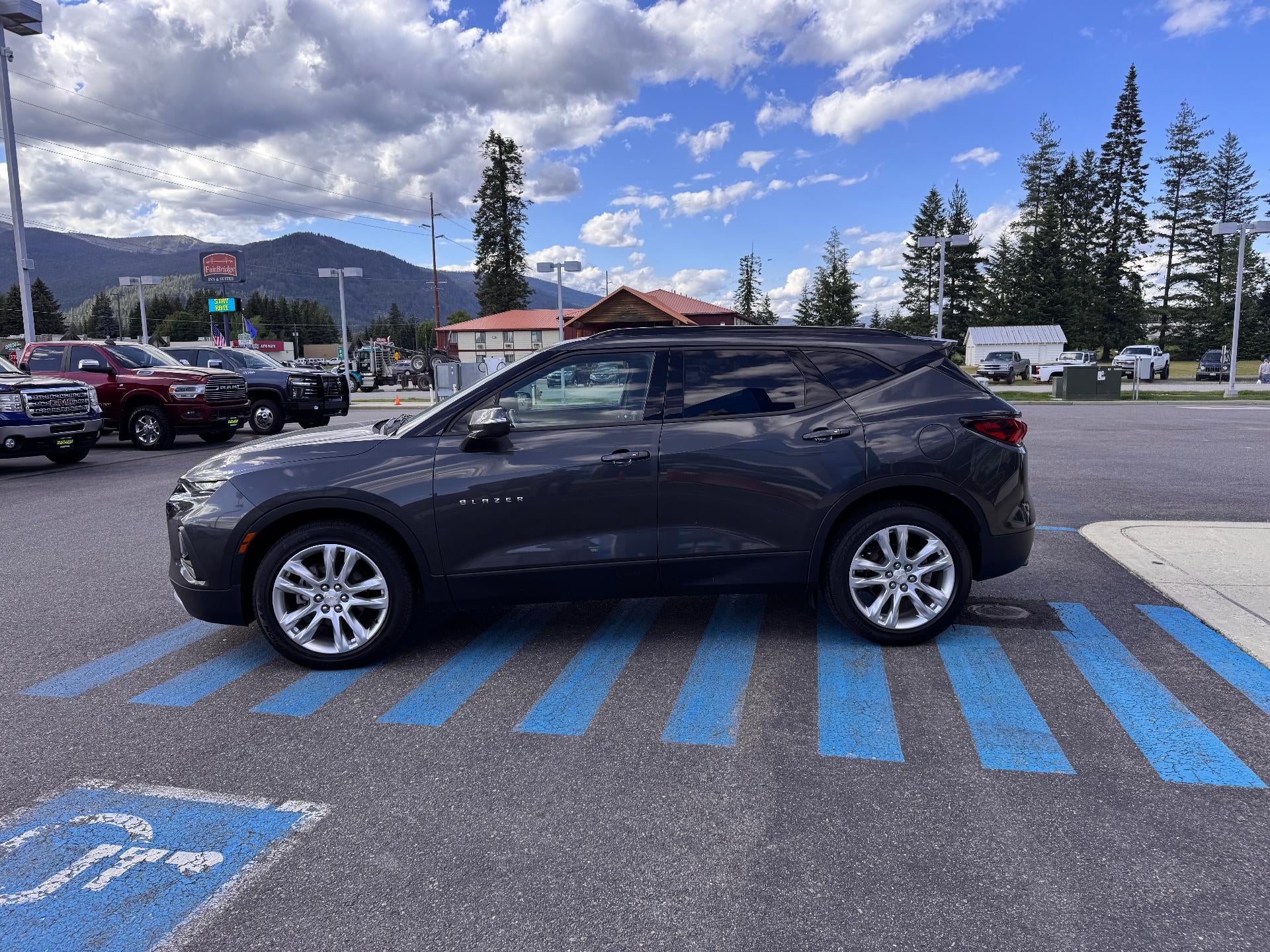 2019 Chevrolet Blazer 3LT / AWD / 3.6 LITER V6 / SUNROOF / SURROUND VISION / 46K MILES