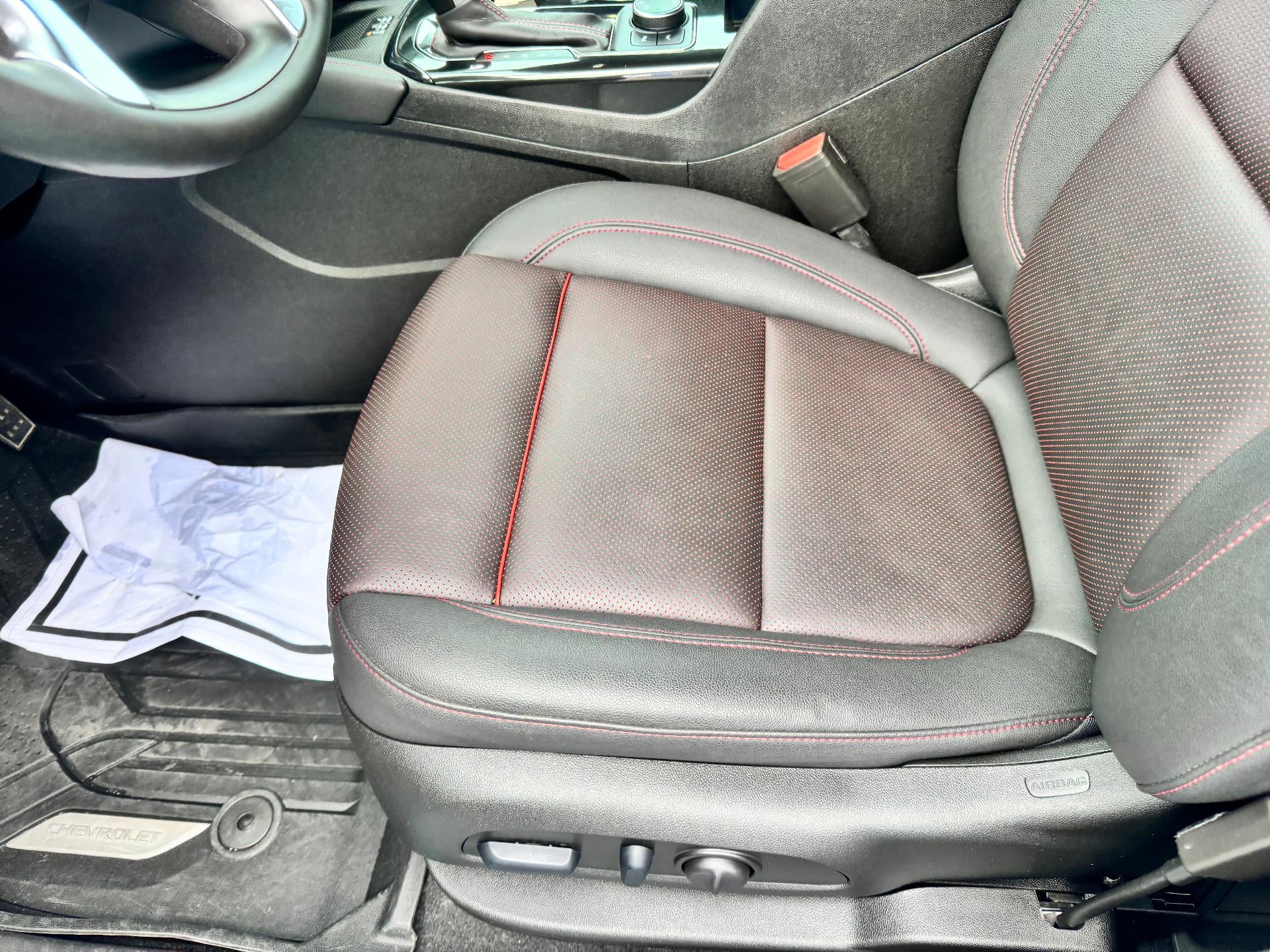 2025 Chevrolet Blazer RS / AWD / PANO SUNROOF / ADAPTIVE CRUISE / SURROUND VISION / 11K MILES