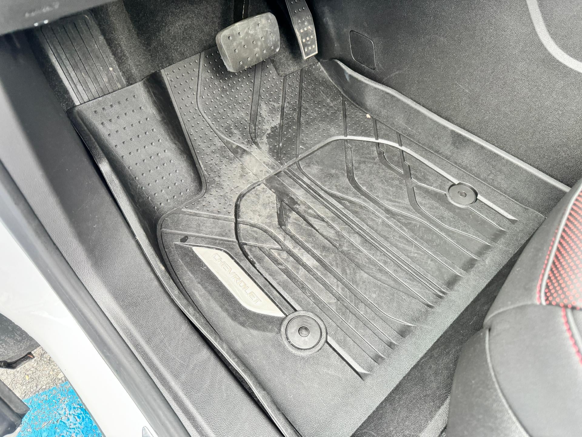 2025 Chevrolet Blazer RS / AWD / PANO SUNROOF / ADAPTIVE CRUISE / SURROUND VISION / 11K MILES