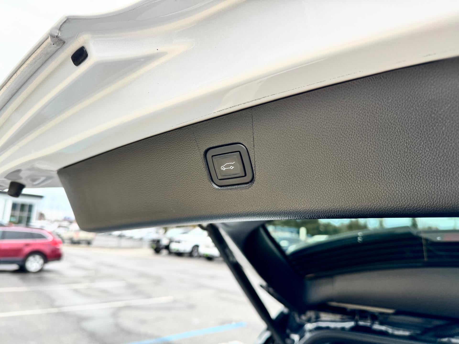 2025 Chevrolet Blazer RS / AWD / PANO SUNROOF / ADAPTIVE CRUISE / SURROUND VISION / 11K MILES