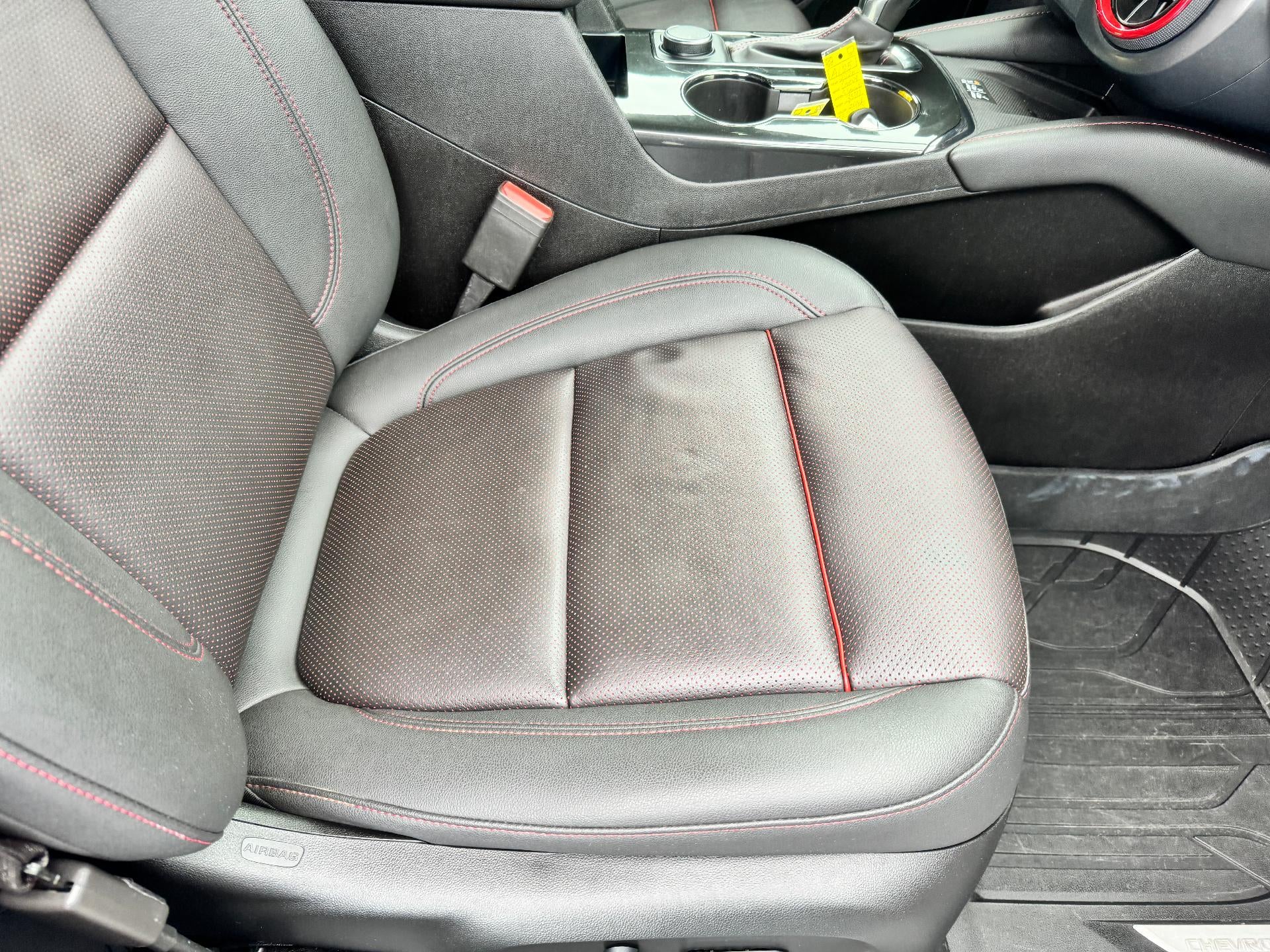 2025 Chevrolet Blazer RS / AWD / PANO SUNROOF / ADAPTIVE CRUISE / SURROUND VISION / 11K MILES