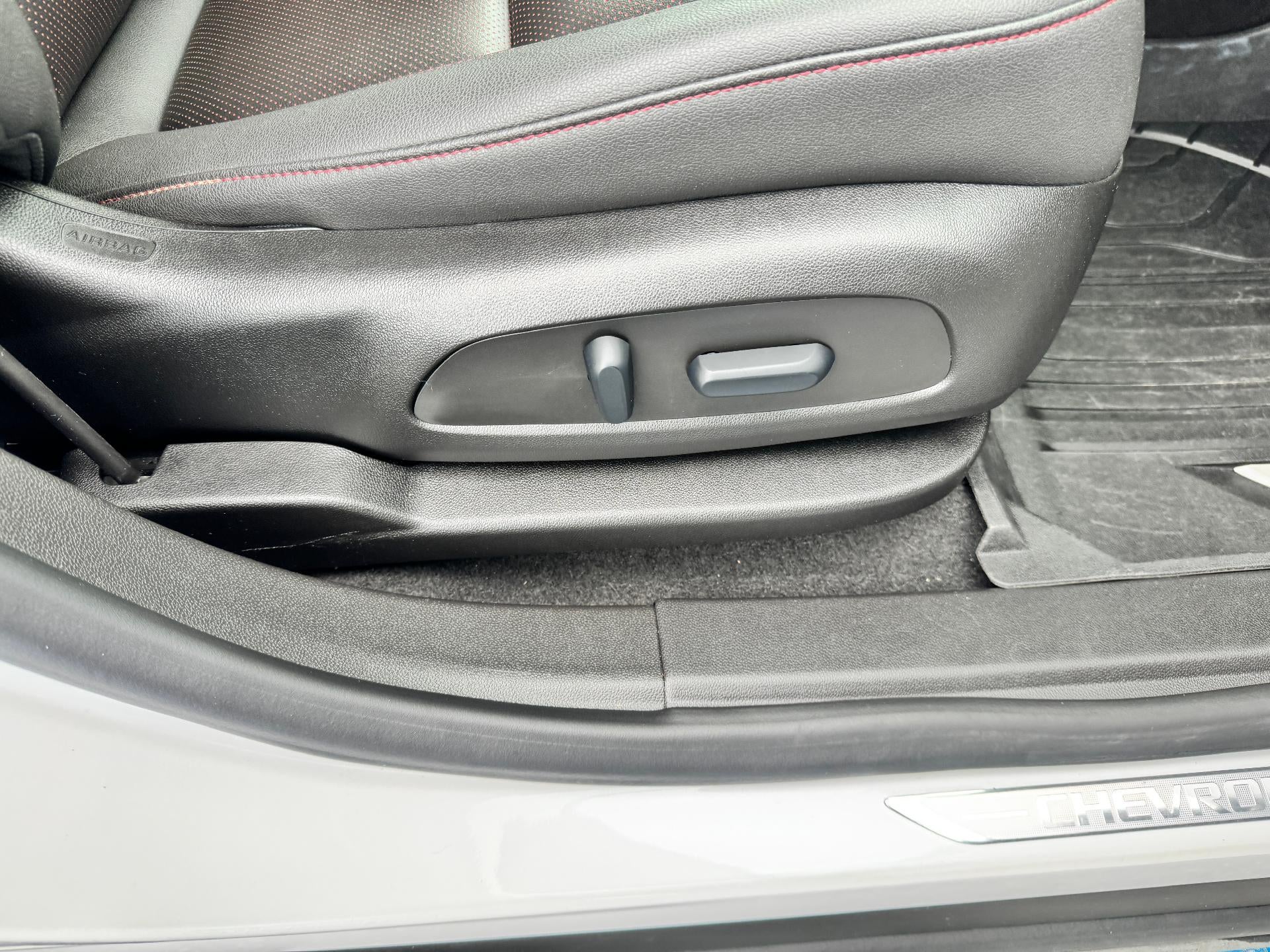 2025 Chevrolet Blazer RS / AWD / PANO SUNROOF / ADAPTIVE CRUISE / SURROUND VISION / 11K MILES