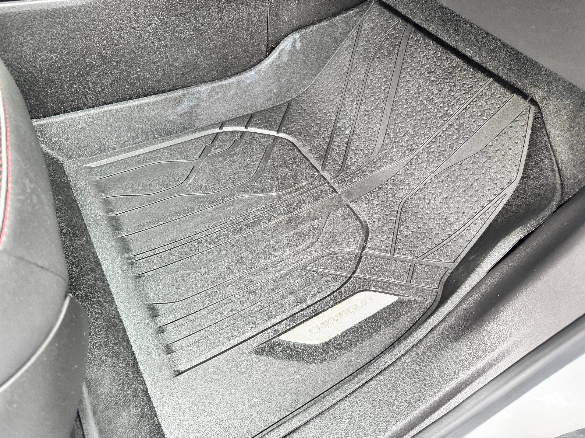 2025 Chevrolet Blazer RS / AWD / PANO SUNROOF / ADAPTIVE CRUISE / SURROUND VISION / 11K MILES