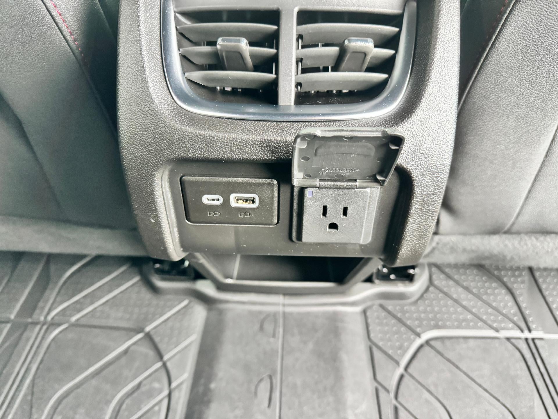 2025 Chevrolet Blazer RS / AWD / PANO SUNROOF / ADAPTIVE CRUISE / SURROUND VISION / 11K MILES