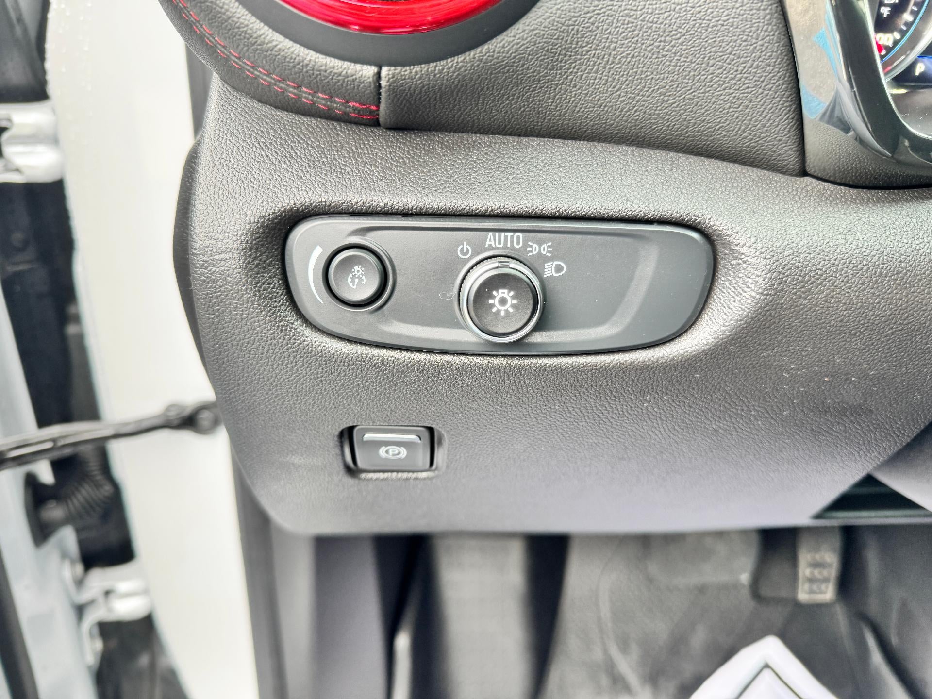 2025 Chevrolet Blazer RS / AWD / PANO SUNROOF / ADAPTIVE CRUISE / SURROUND VISION / 11K MILES