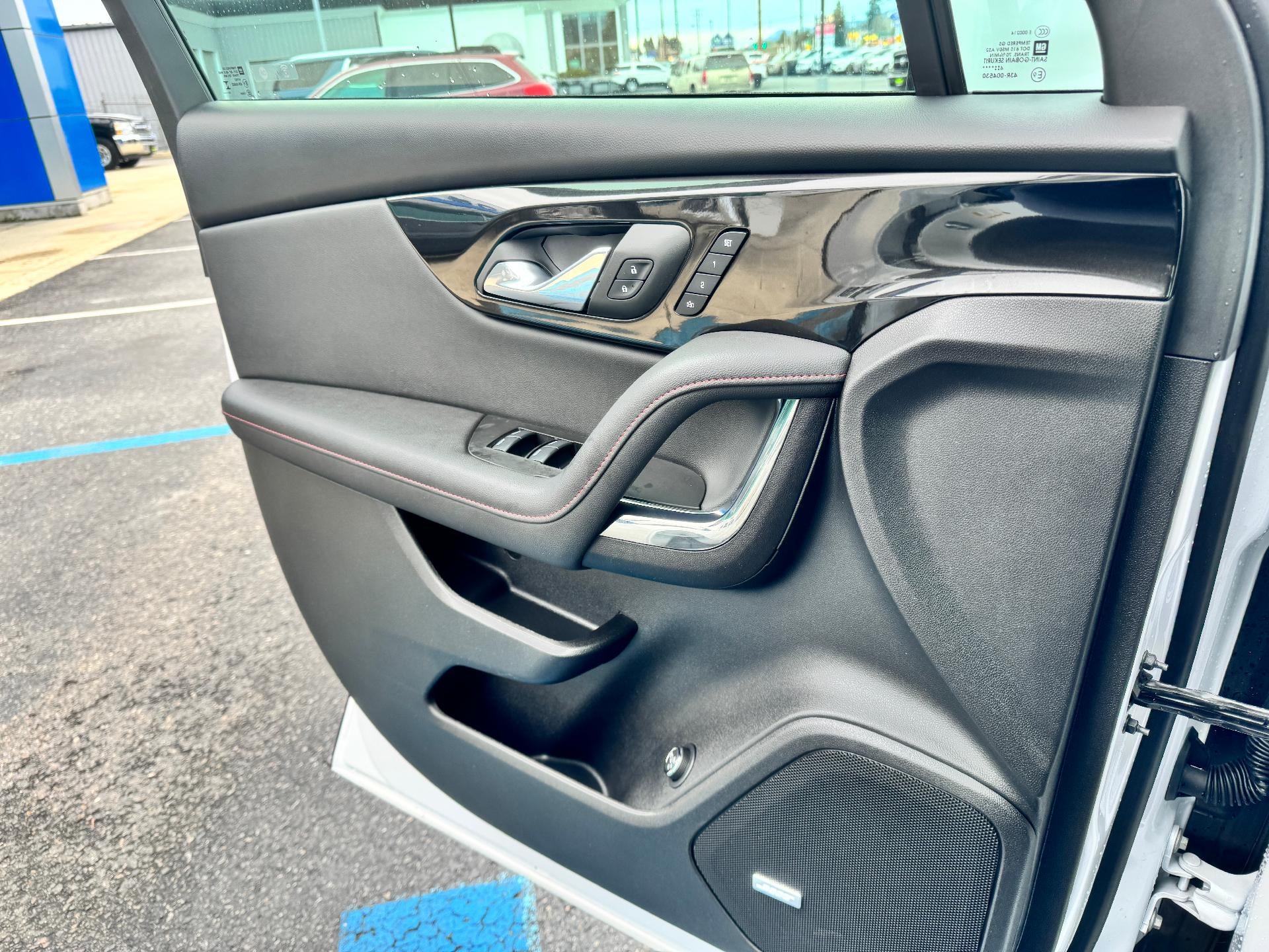 2025 Chevrolet Blazer RS / AWD / PANO SUNROOF / ADAPTIVE CRUISE / SURROUND VISION / 11K MILES